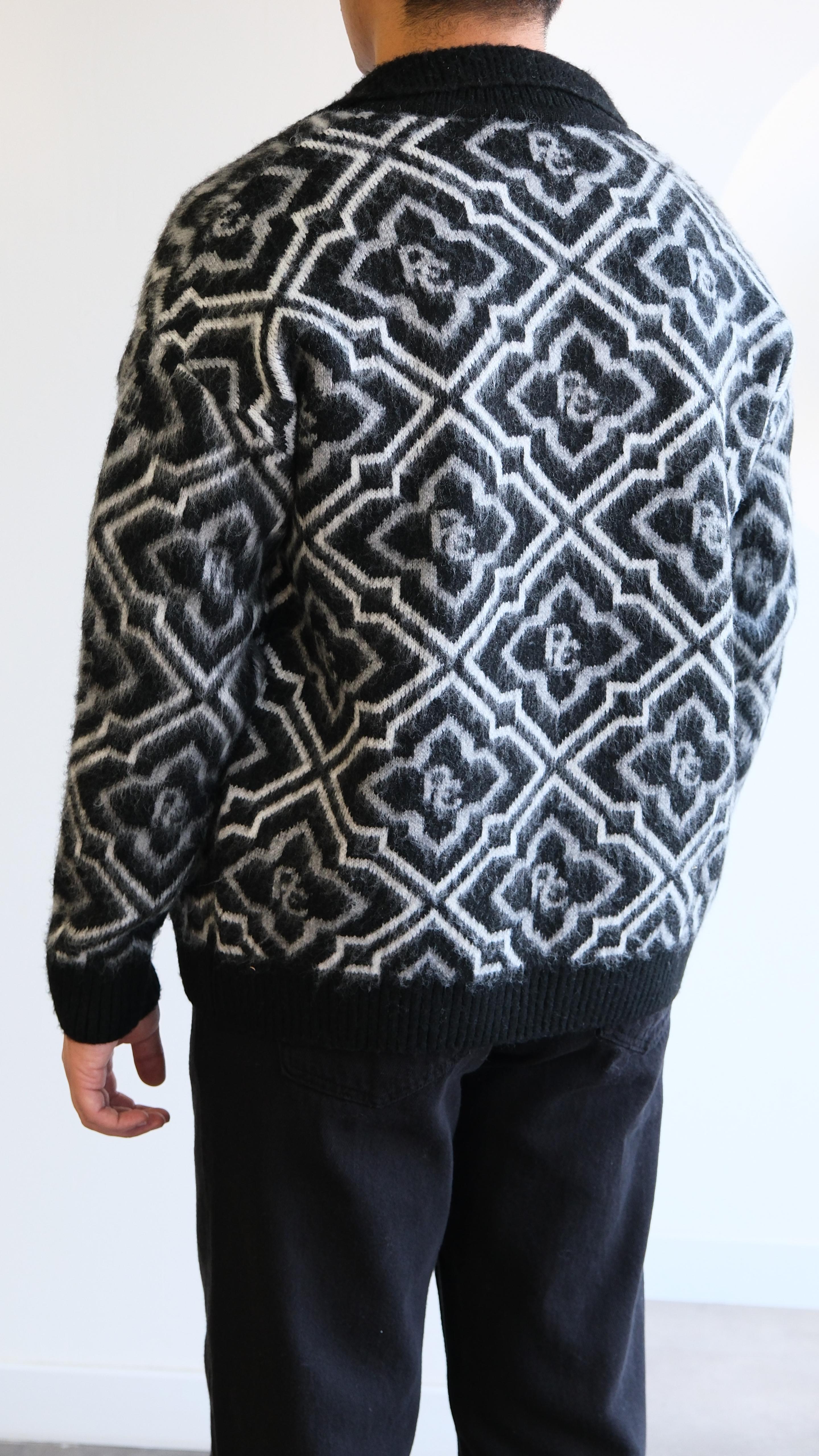 Yün Görünümlü Siyah Desenli Hırka