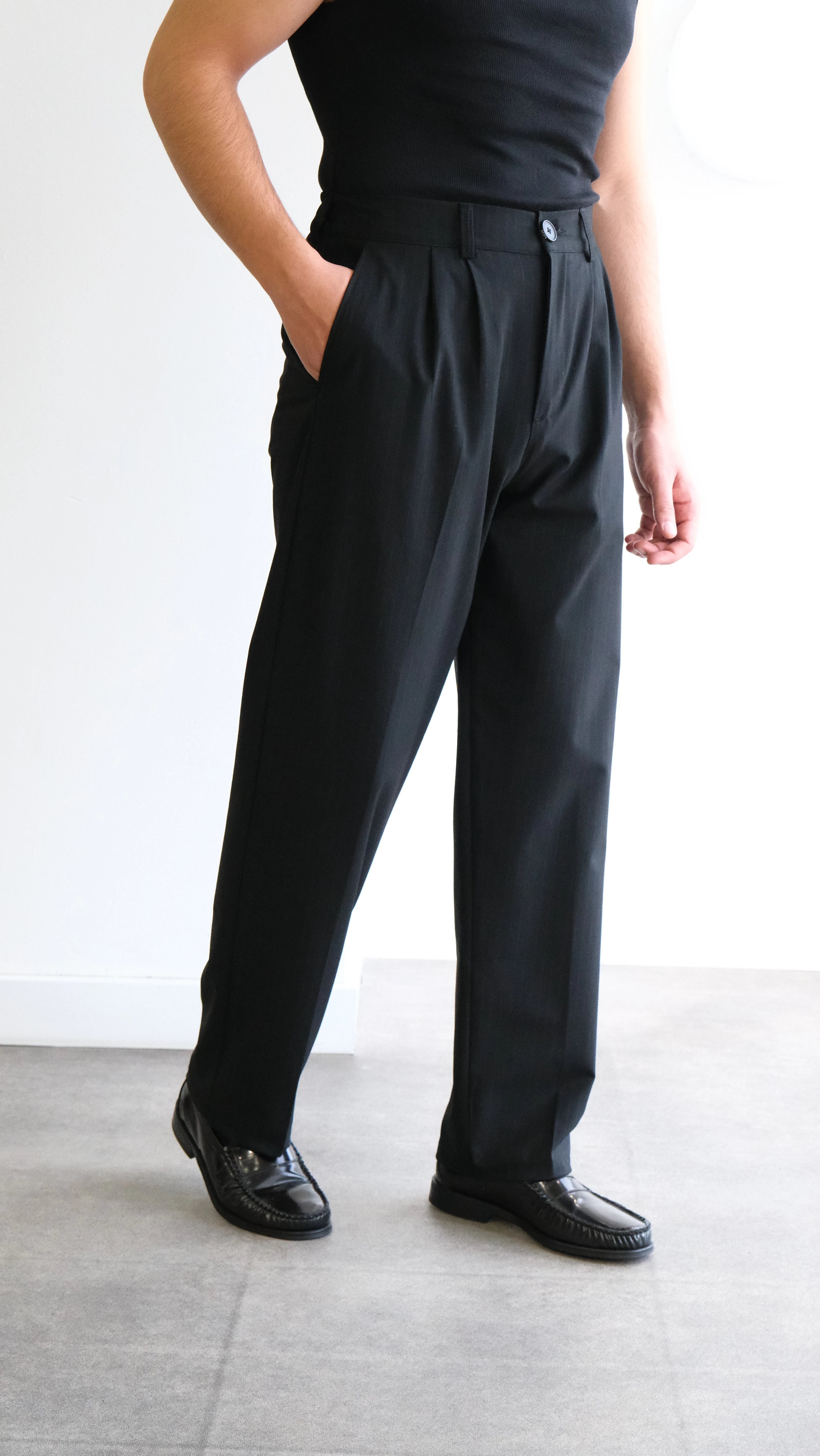 Çift Pileli Siyah İnce Çizgili Baggy Kumaş Pantolon