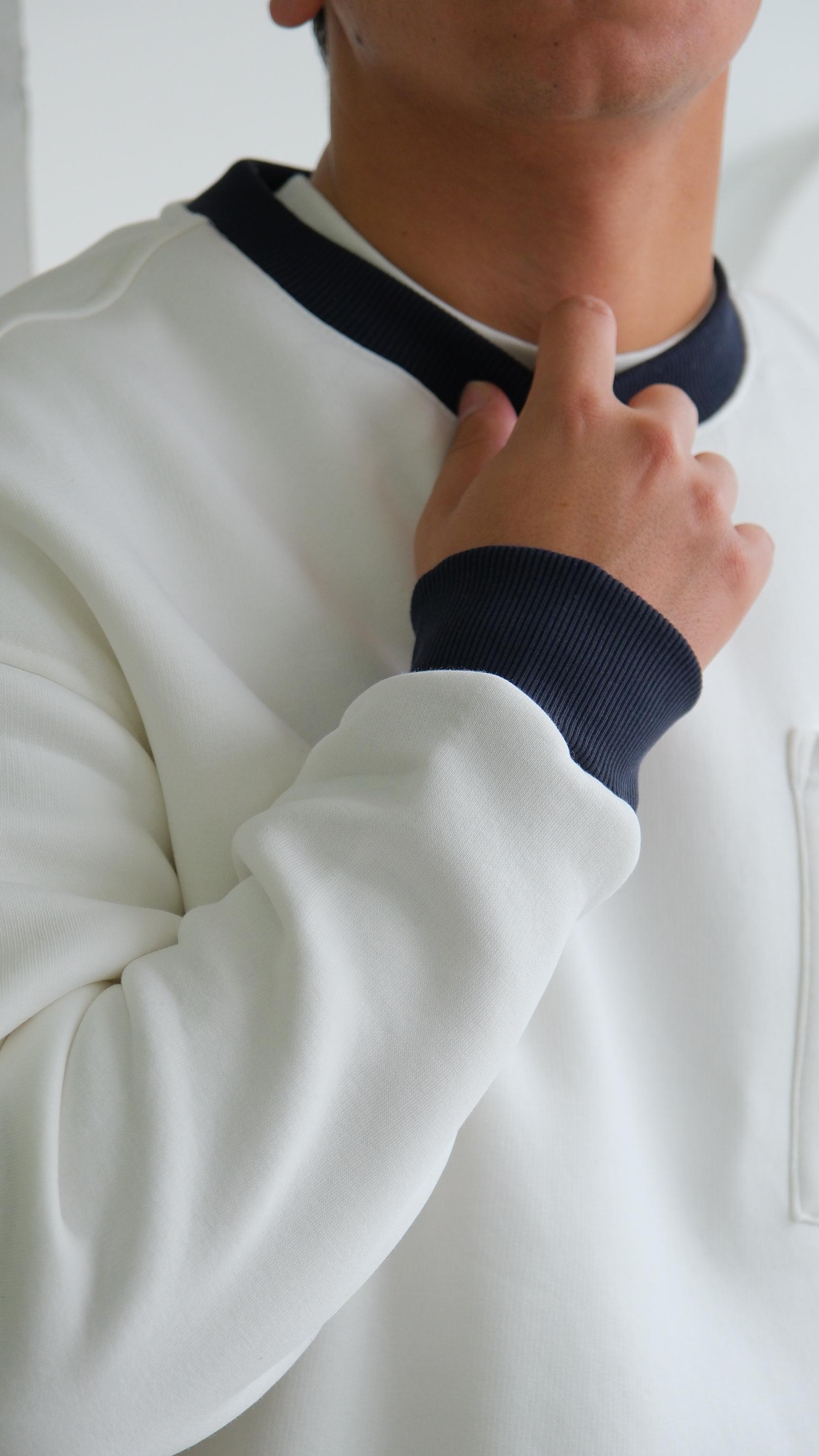 Simit Yaka Lacivert Şeritli Beyaz Sweat