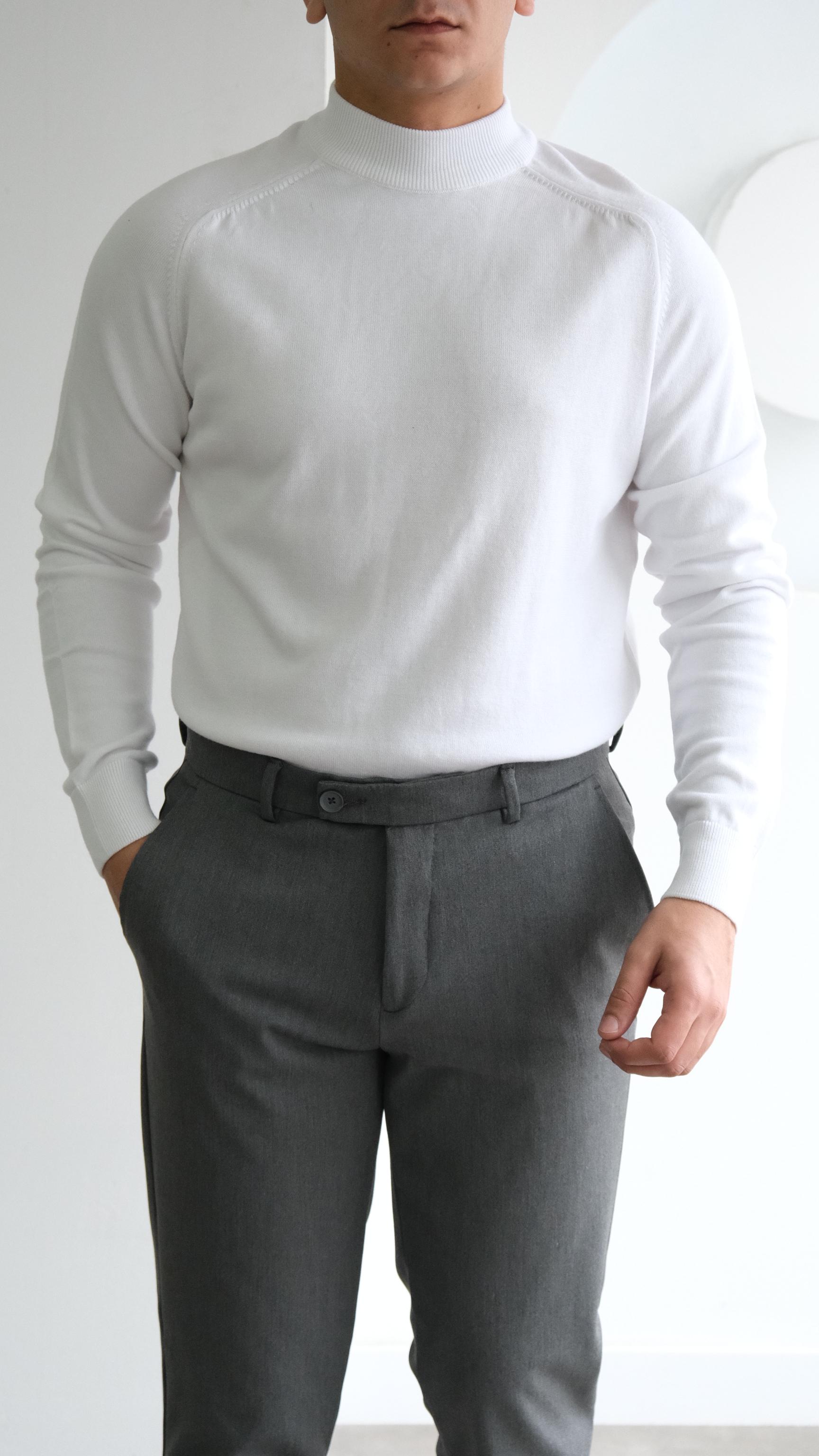 Yarım Boğazlı Beyaz Triko