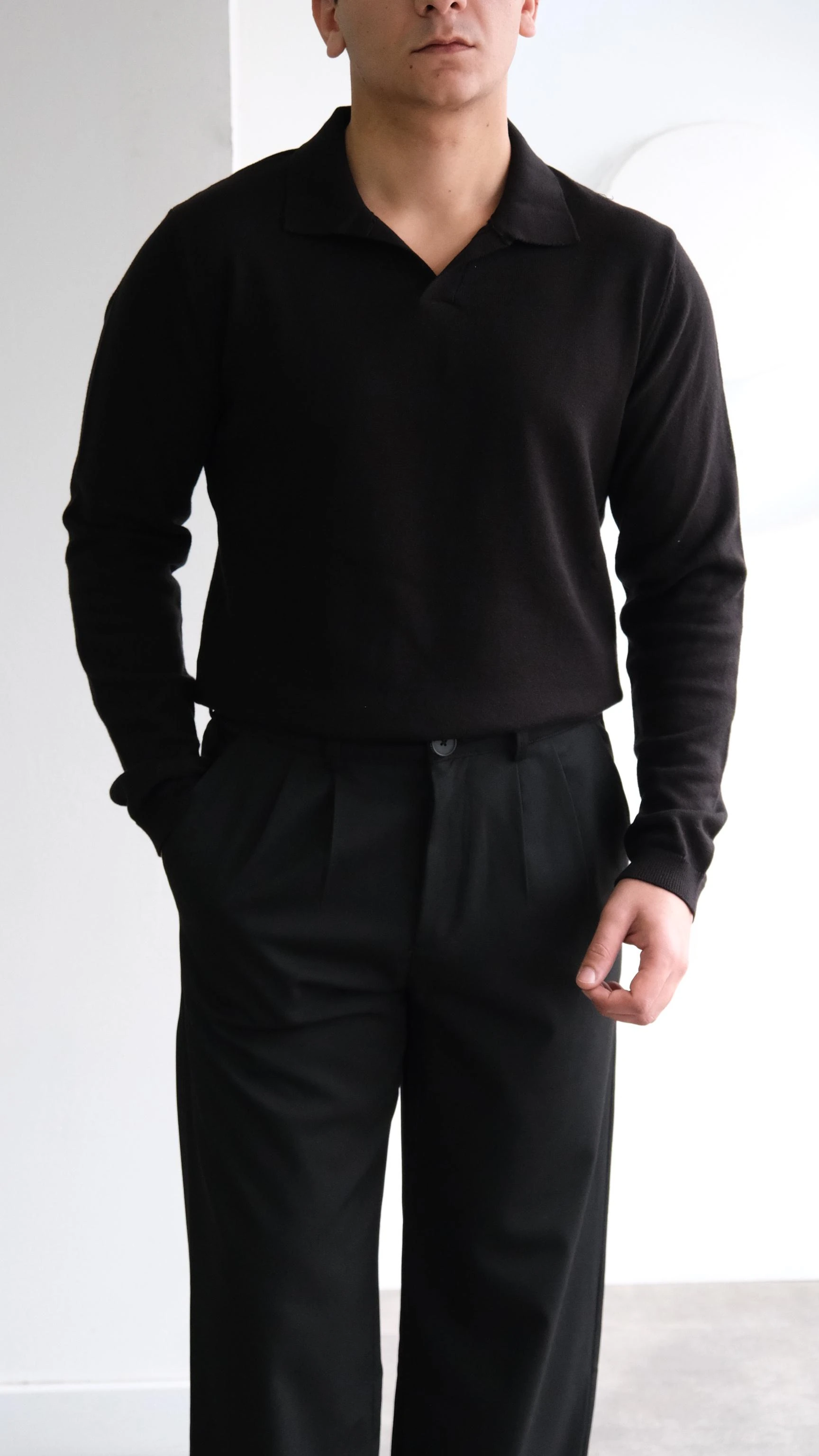 Siyah Apaş Yaka Triko