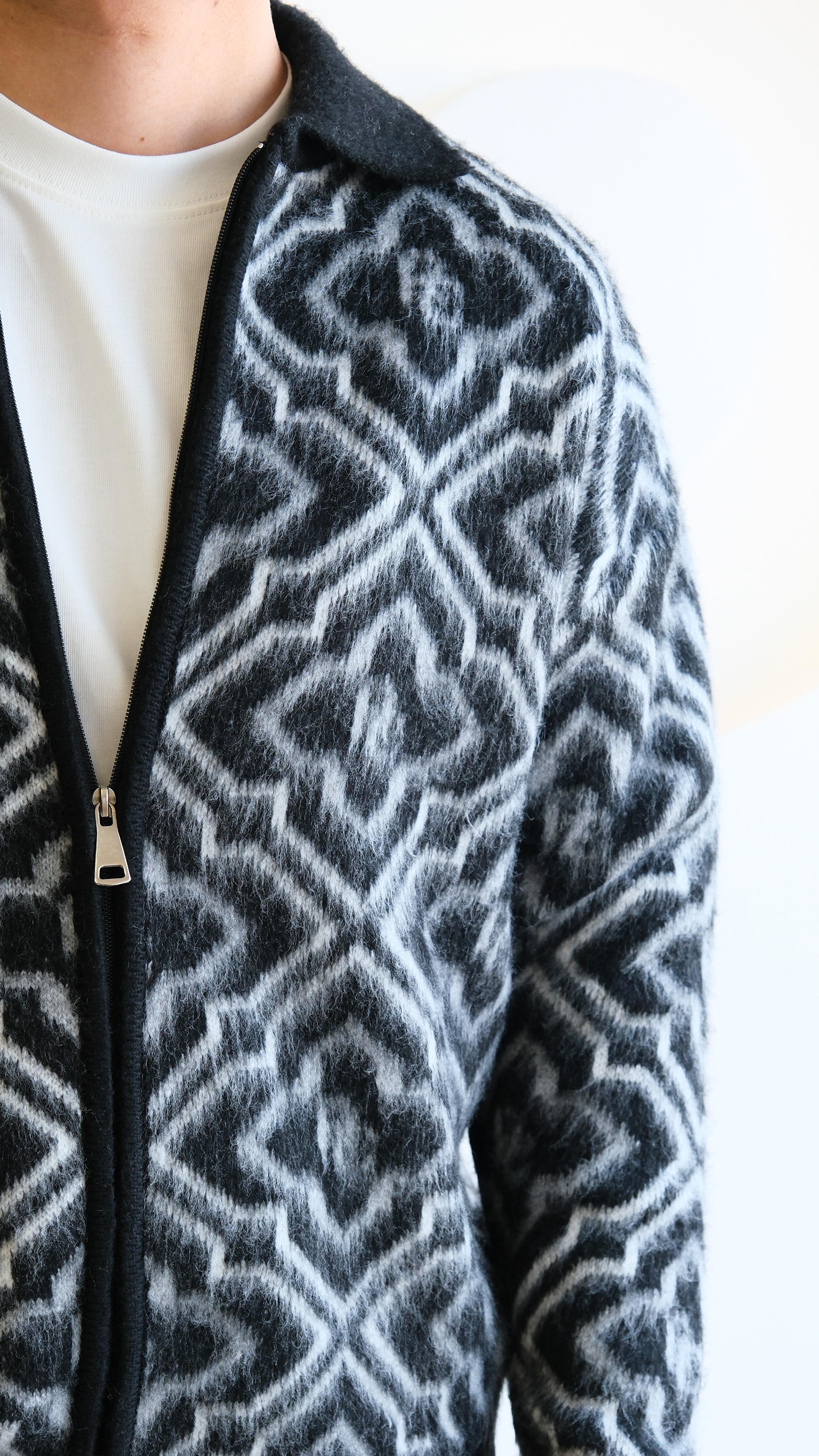 Yün Görünümlü Siyah Desenli Hırka