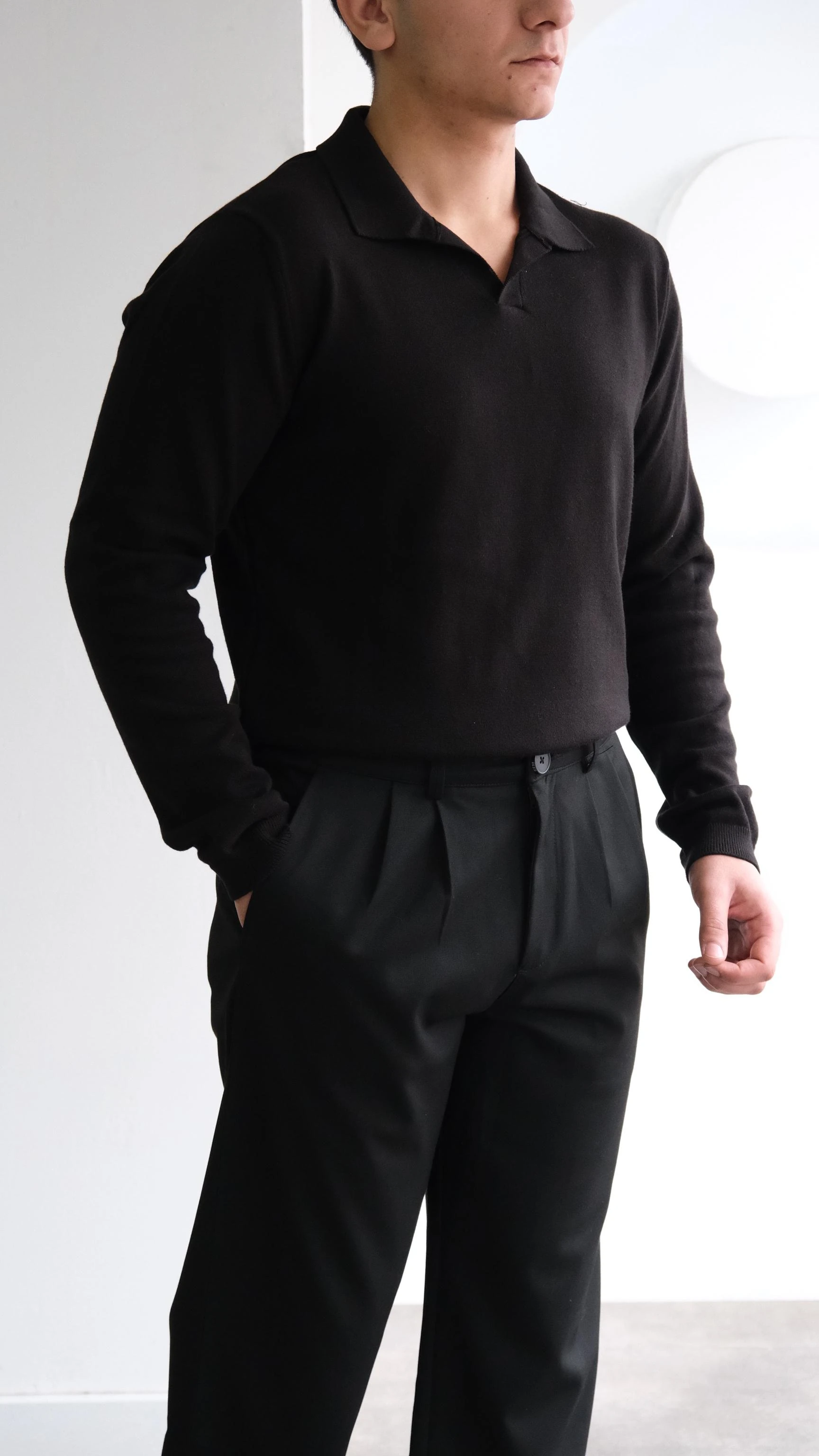 Siyah Apaş Yaka Triko