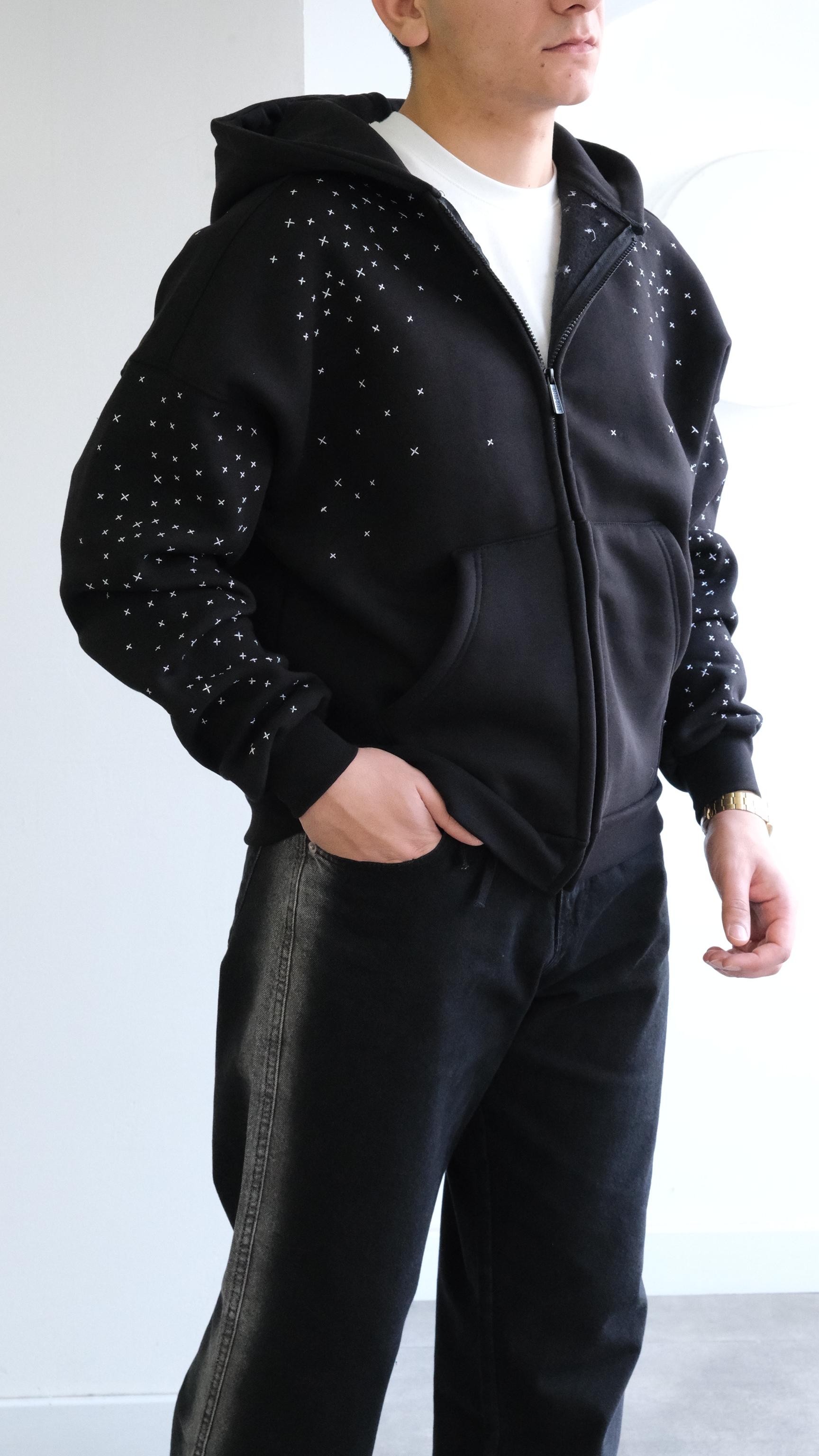 Siyah Nakış Desenli Kapüşonlu Sweatshirt