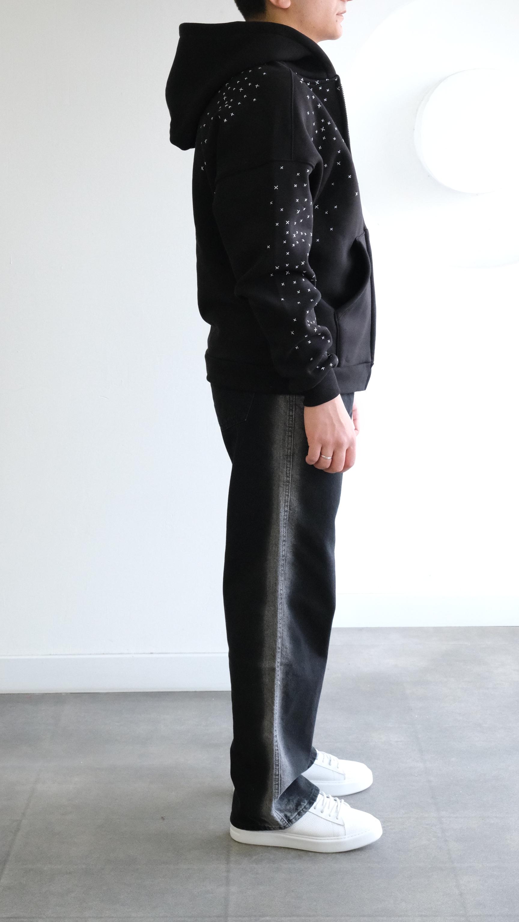 Siyah Nakış Desenli Kapüşonlu Sweatshirt