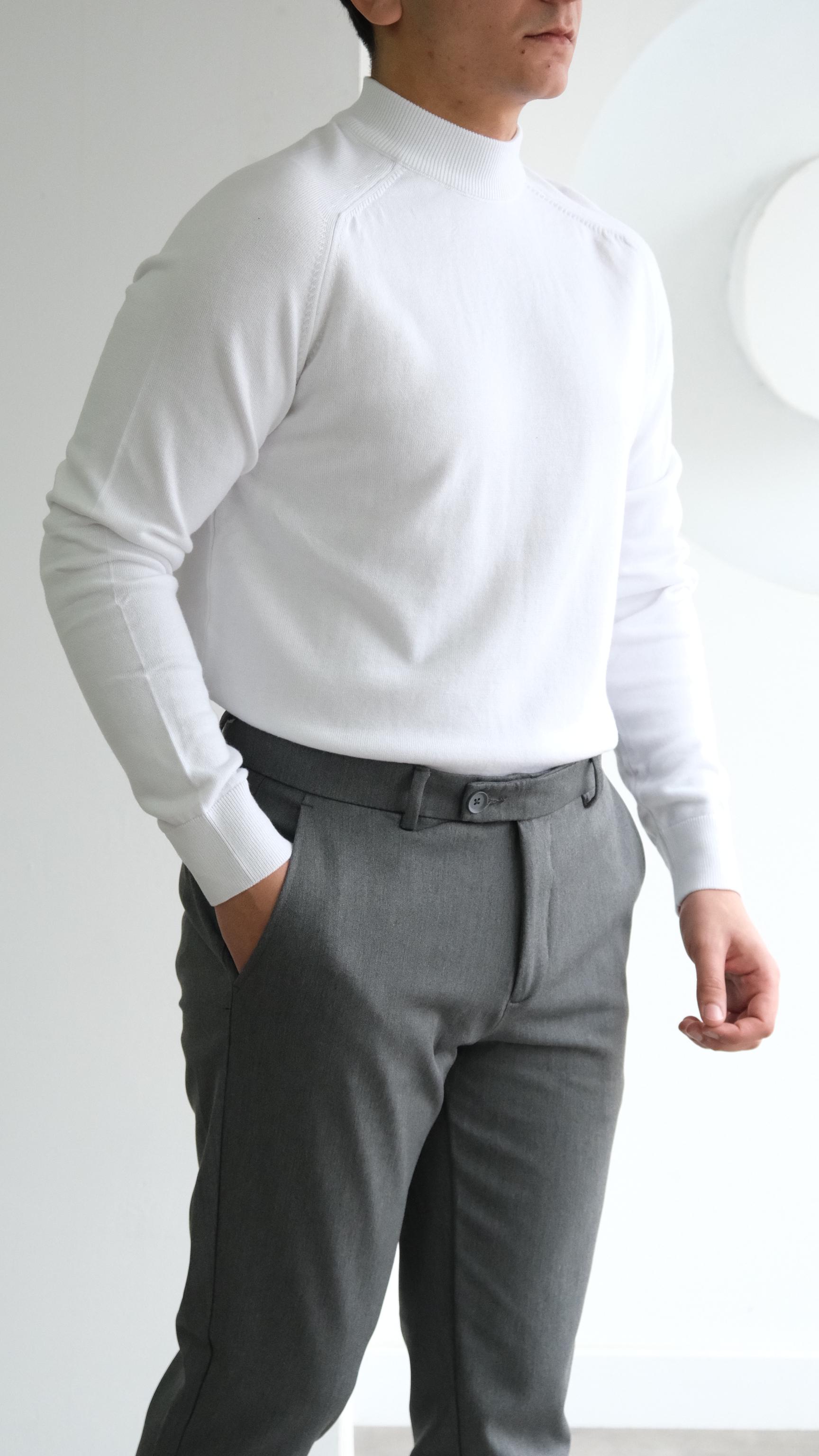 Yarım Boğazlı Beyaz Triko