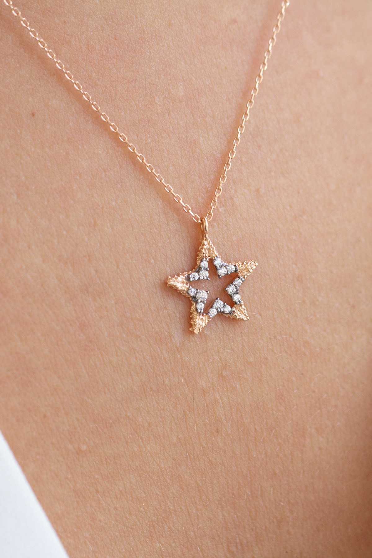 Minaliva 14 Carat Rose Gold Star Necklace