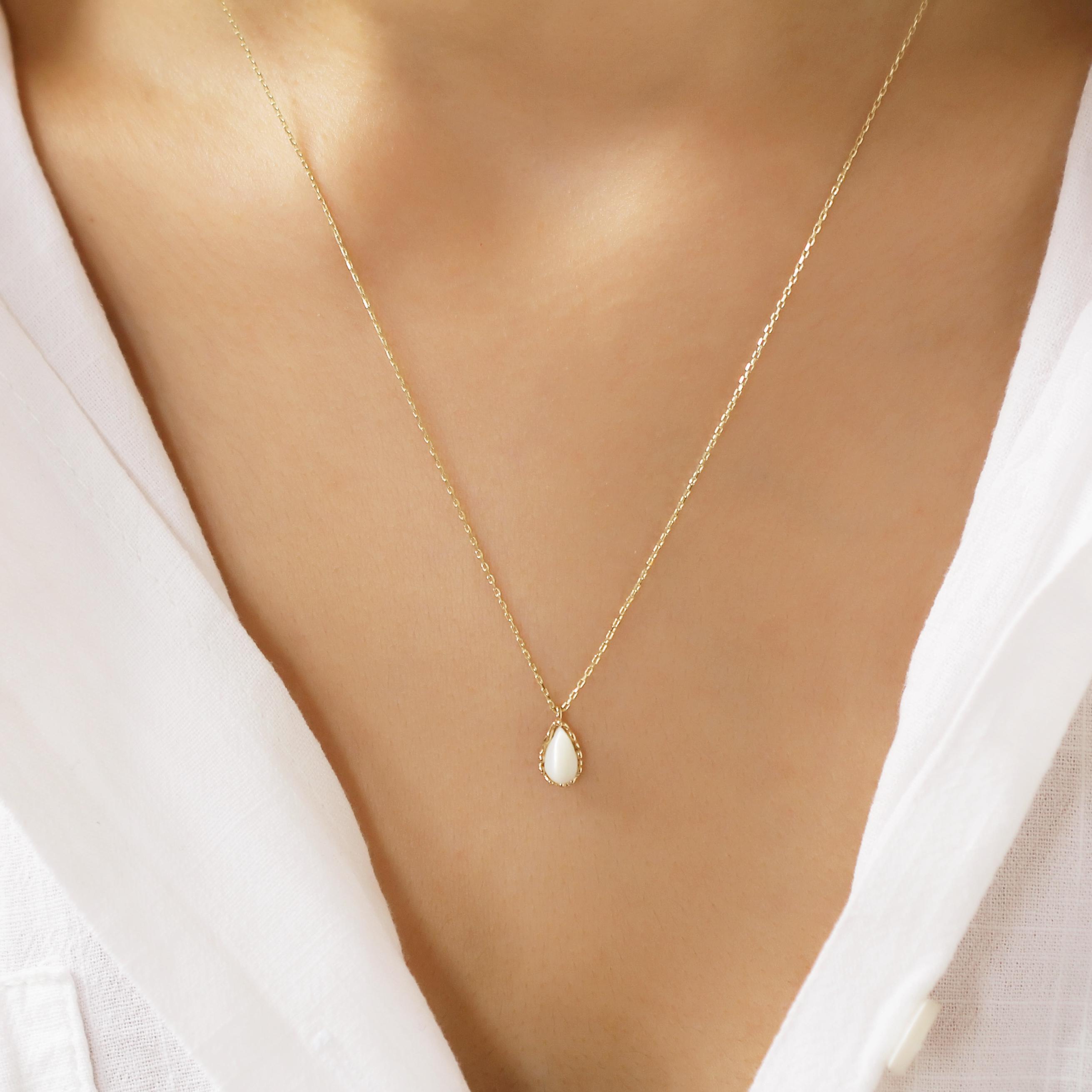 14 Carat Gold White Opal Stone Necklace
