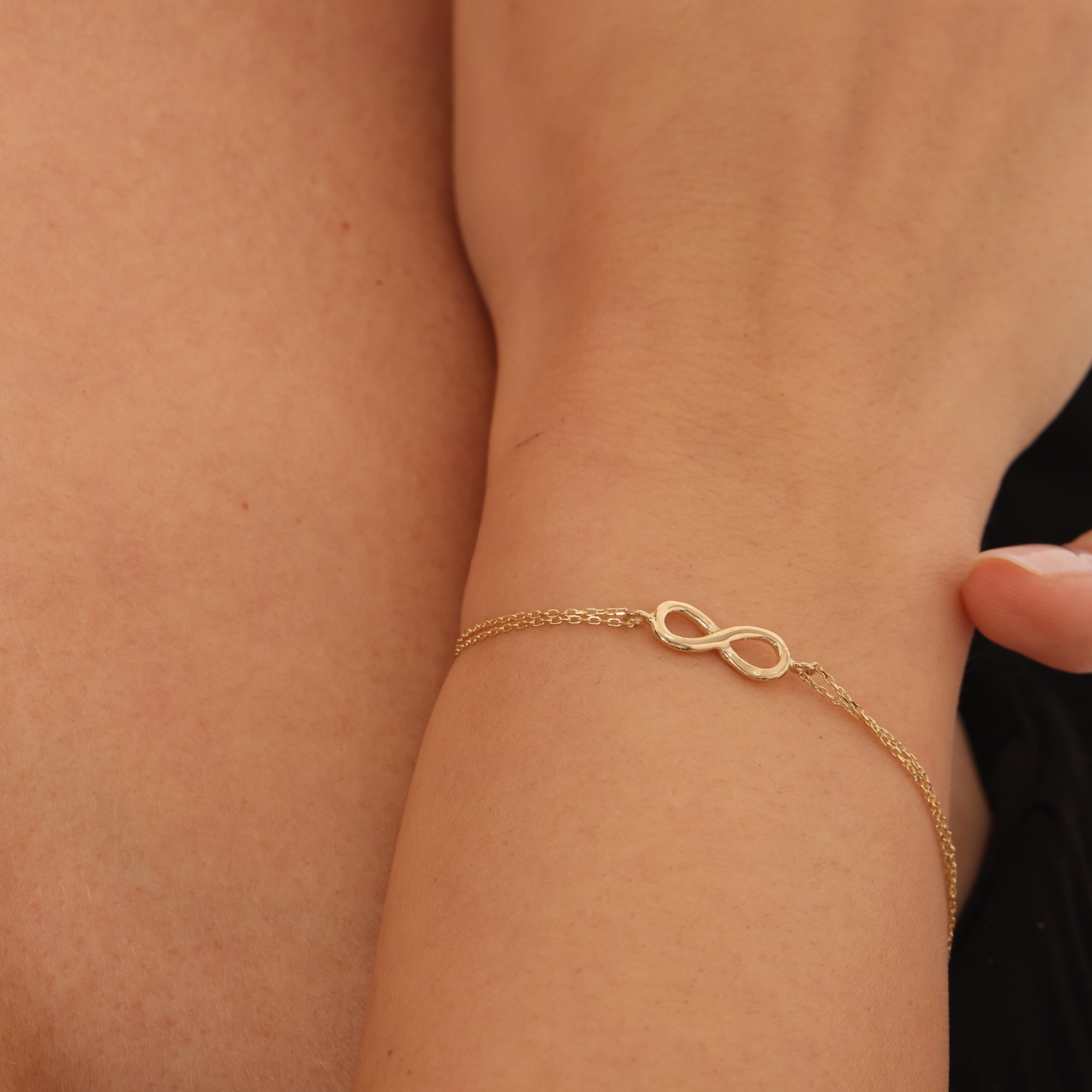 14 Carat Gold Infinity Symbol Bracelet
