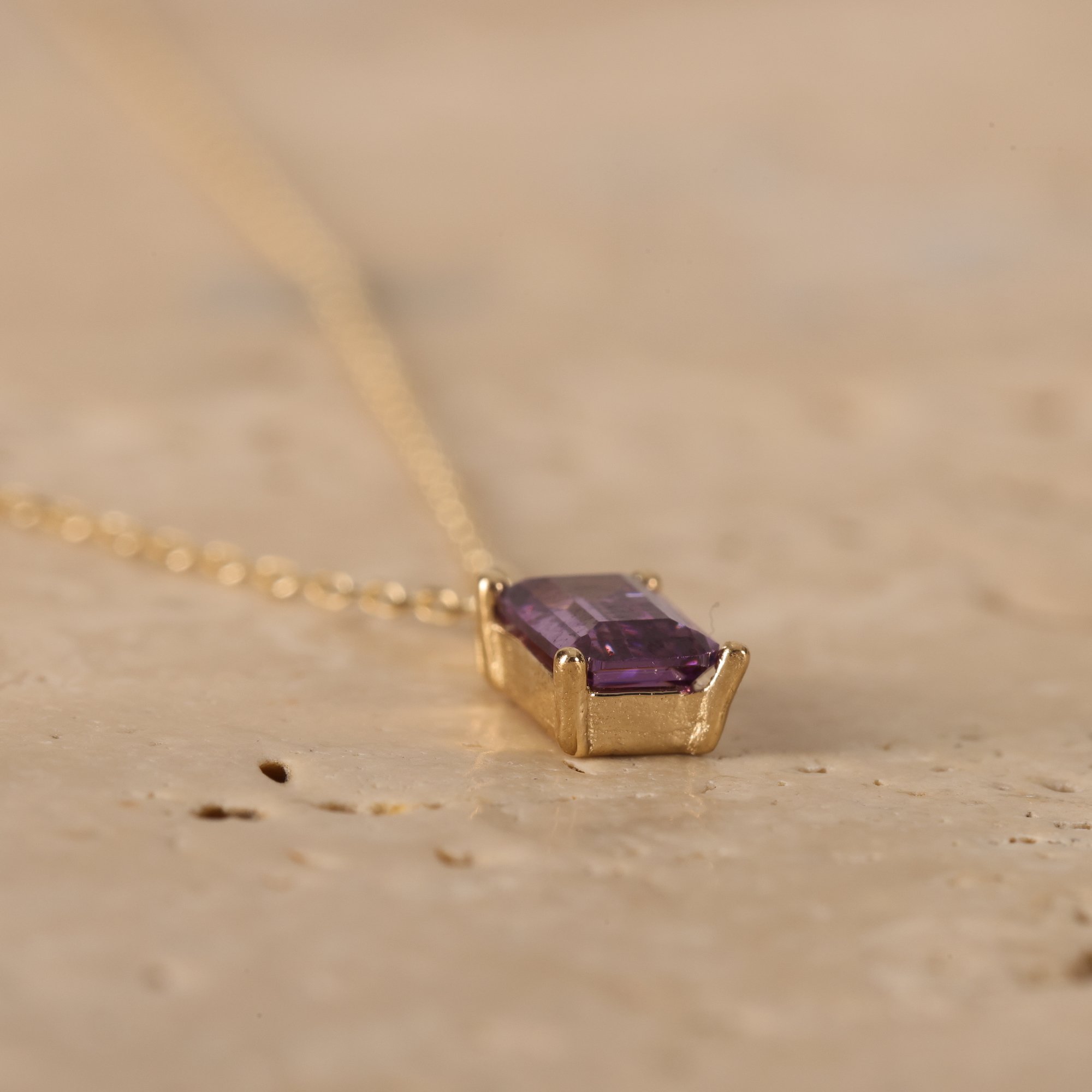 14 Carat Gold Elegant Amethyst Stone Baguette Necklace