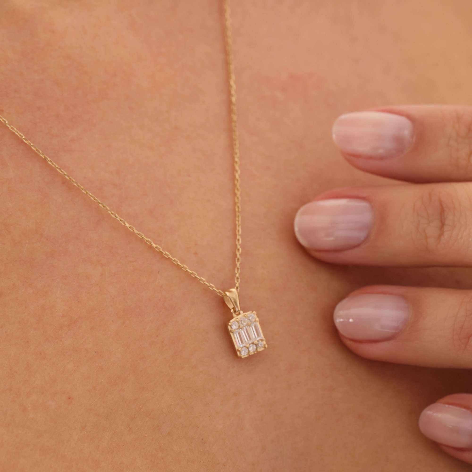 14 Carat Gold Elegant Baguette Necklace