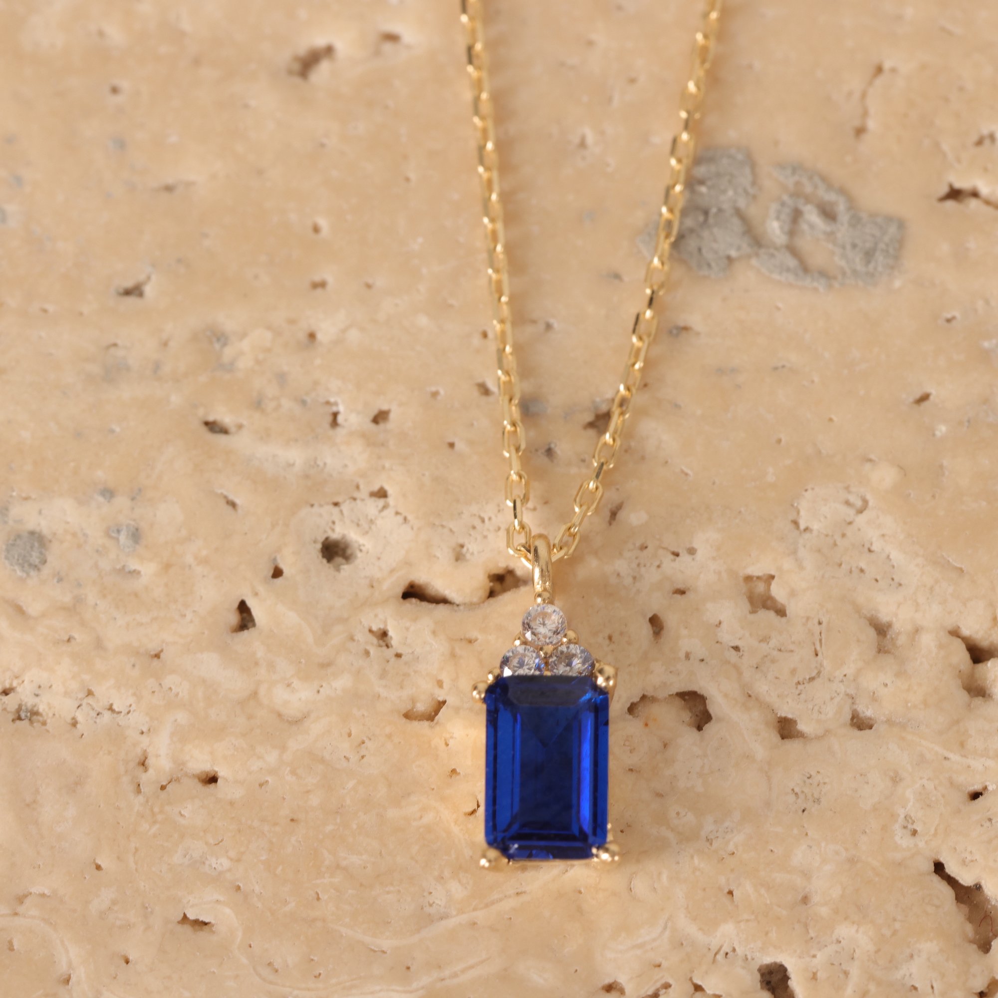 14 Carat Gold Elegant Baguette Stone Sapphire Necklace