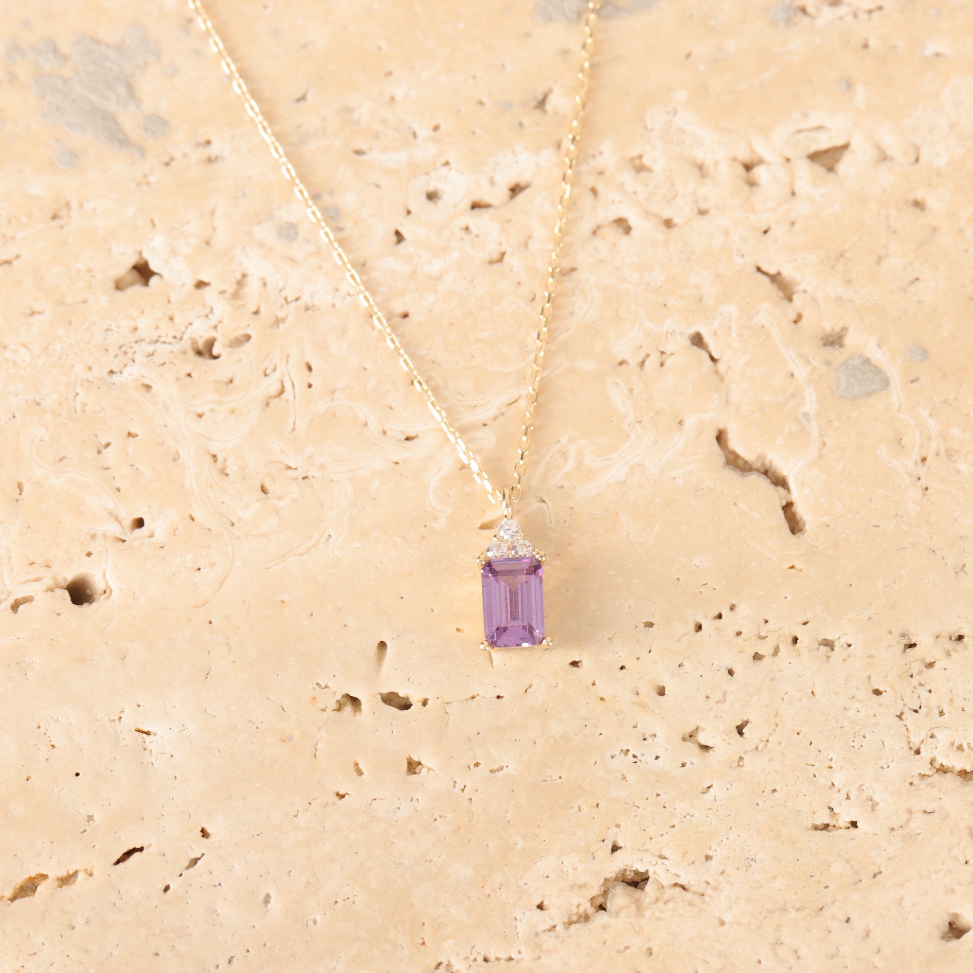 14 Carat Gold Elegant Amethyst Stone Baguette Necklace