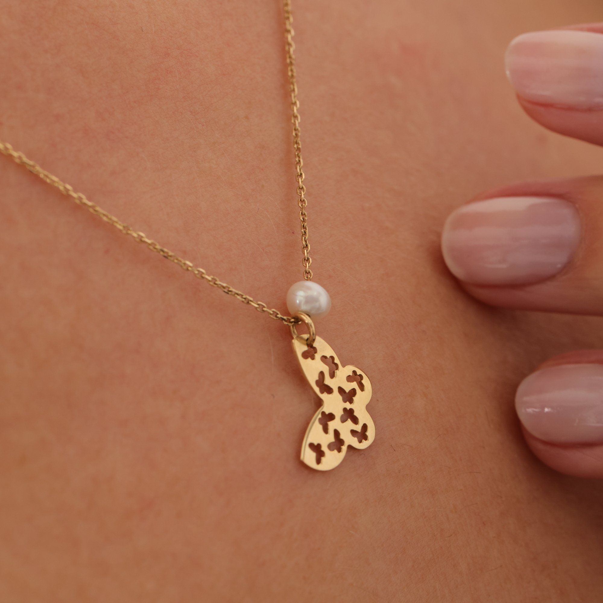 14 Carat Gold Butterfly Pattern Necklace