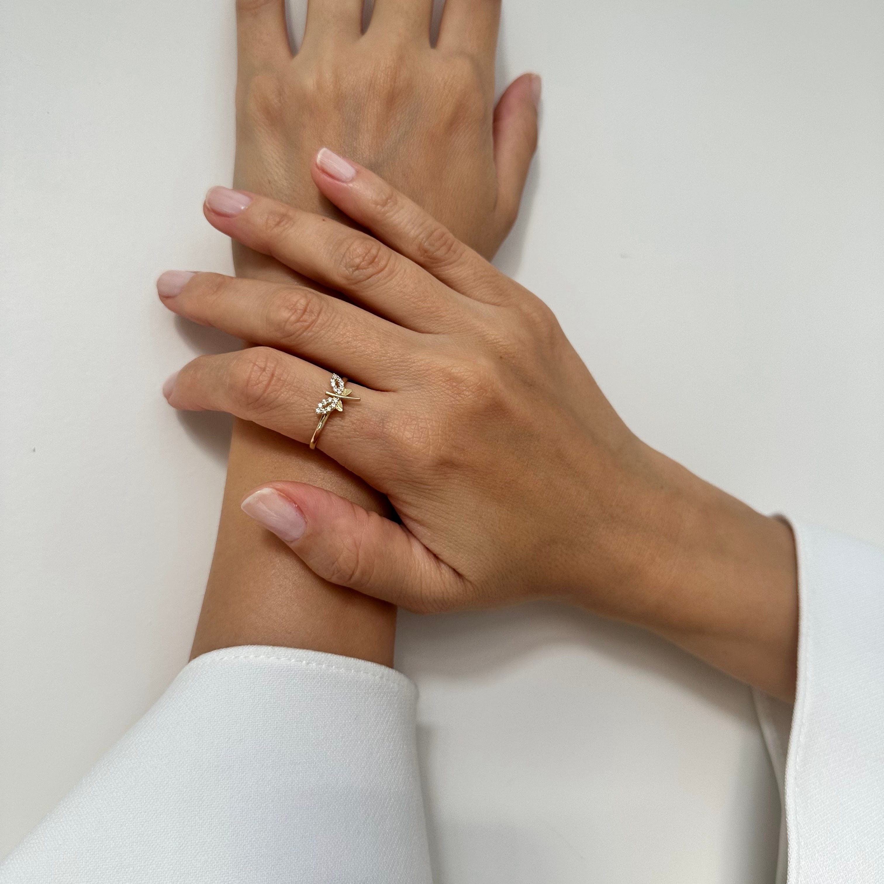 14 Carat Gold Stone Dragonfly Ring