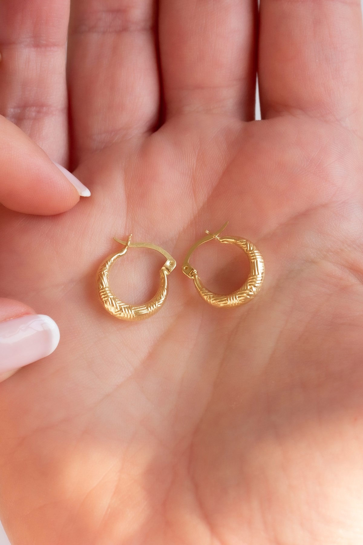 14 Carat Yellow Gold Patterned Elegant Hoop Earrings