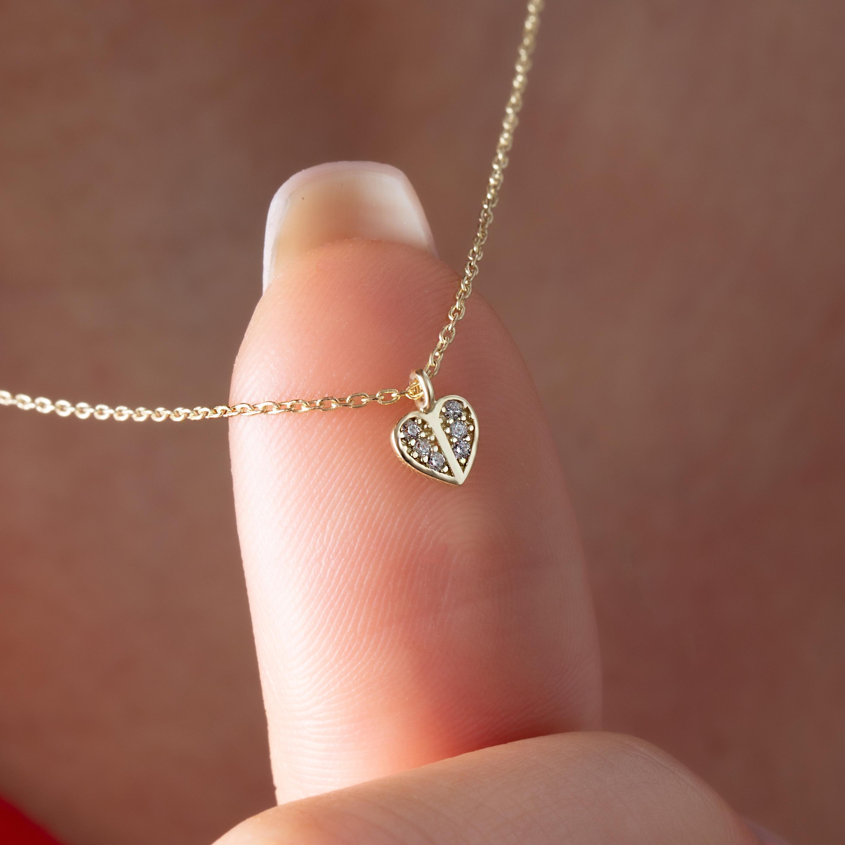 Minimal Heart Necklace with 14 Carat Gold Stone