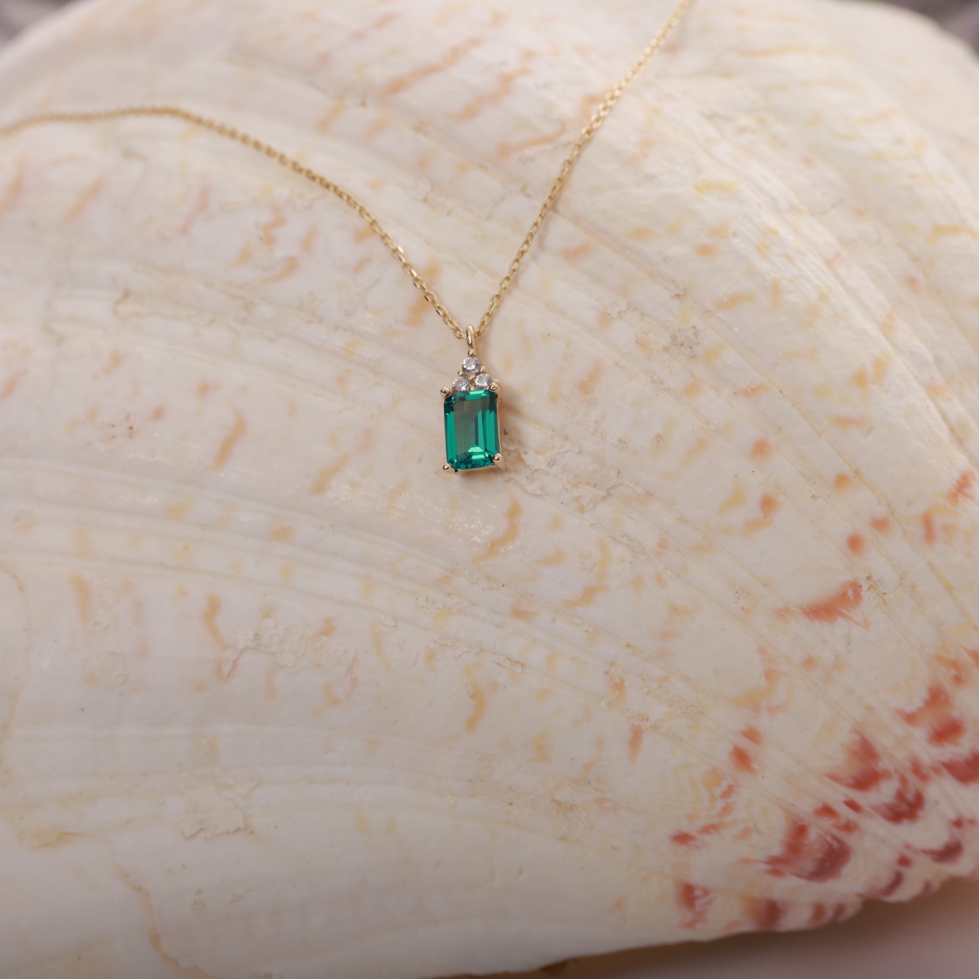 14 Carat Gold Emerald Baguette Stone Necklace