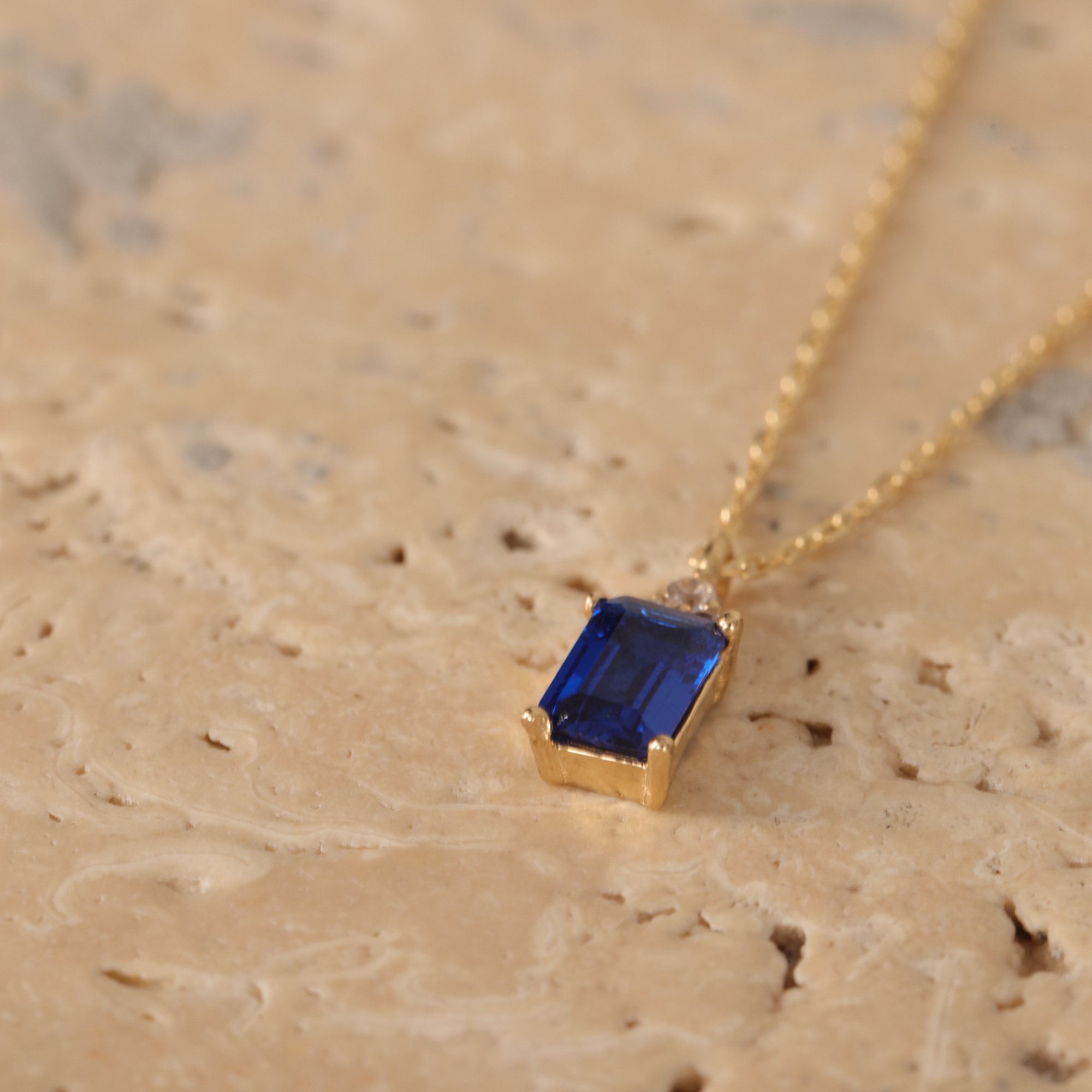 14 Carat Gold Elegant Baguette Stone Sapphire Necklace