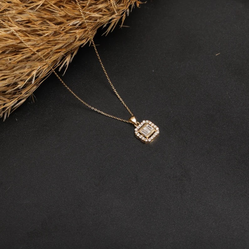 Design Diamond Necklace with Gold Baguette Stone