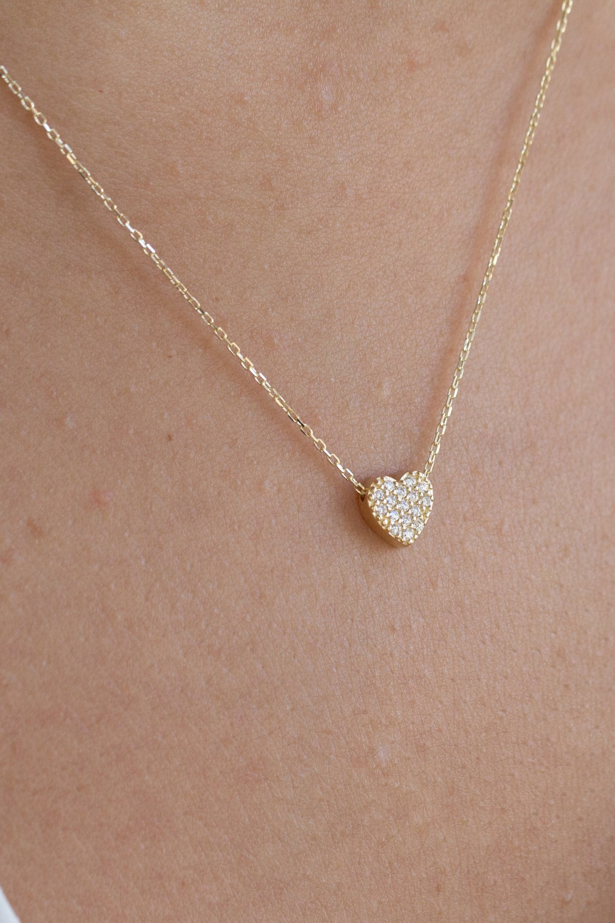 Minaliva 14 Carat Yellow Gold Zircon Stone Heart Necklace