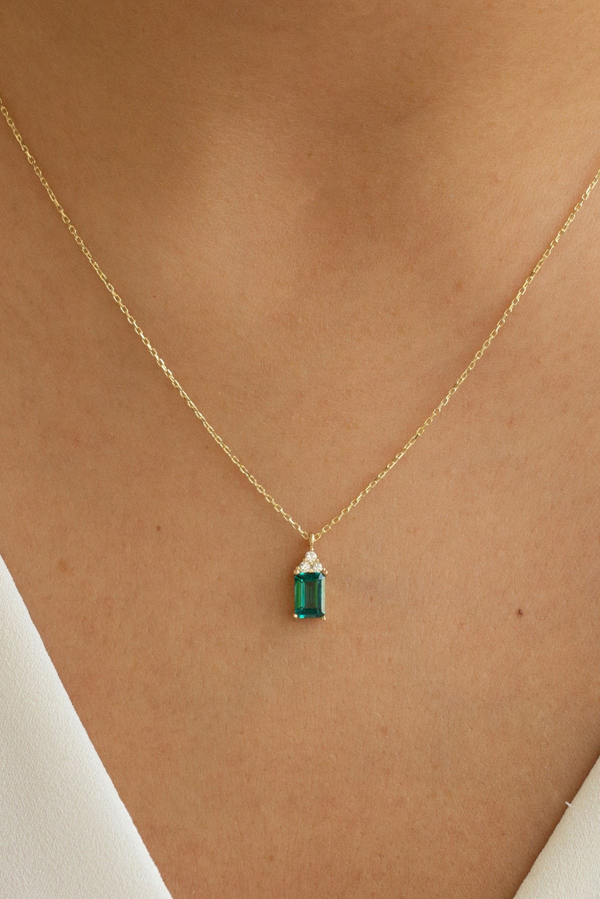 14 Carat Gold Emerald Baguette Stone Necklace