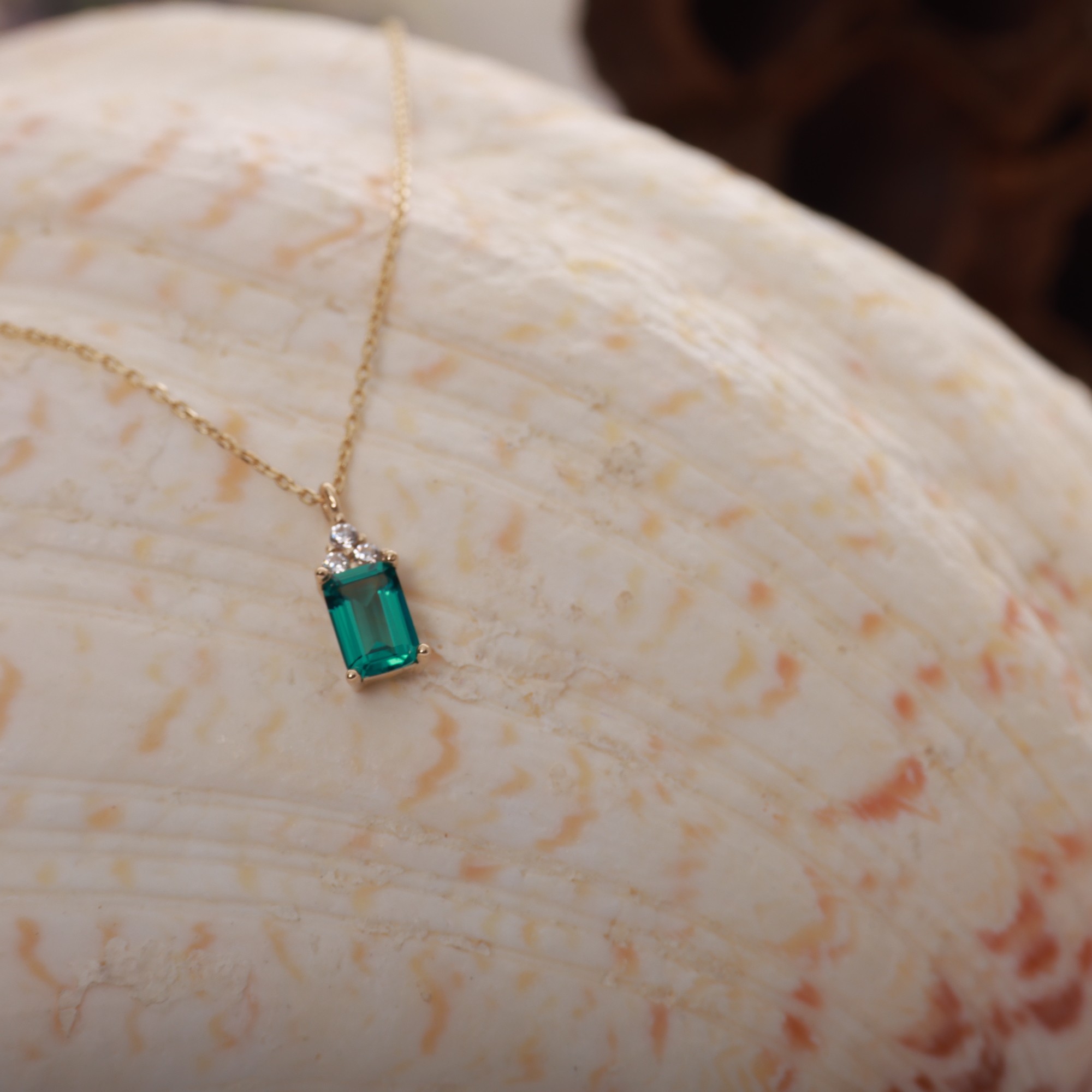 14 Carat Gold Emerald Baguette Stone Necklace