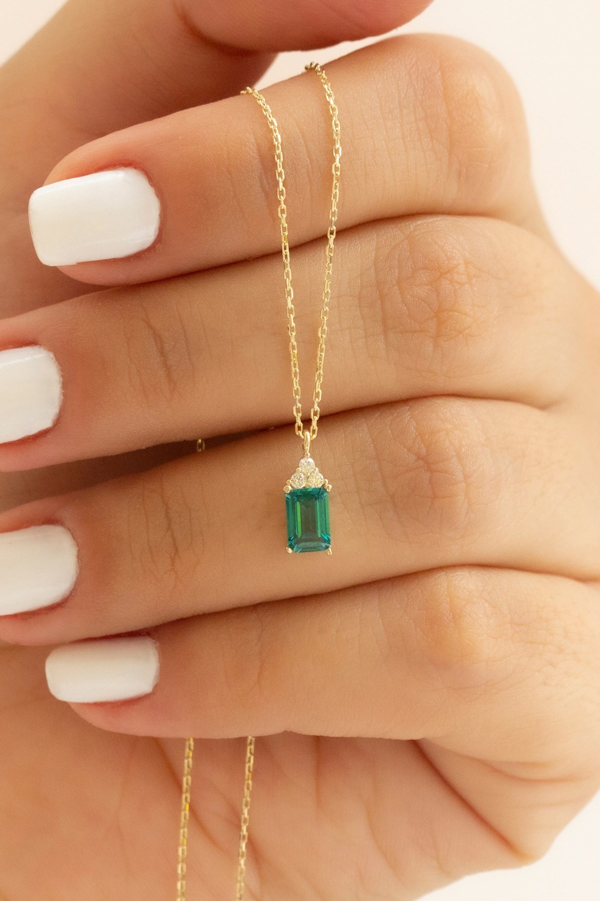 14 Carat Gold Emerald Baguette Stone Necklace