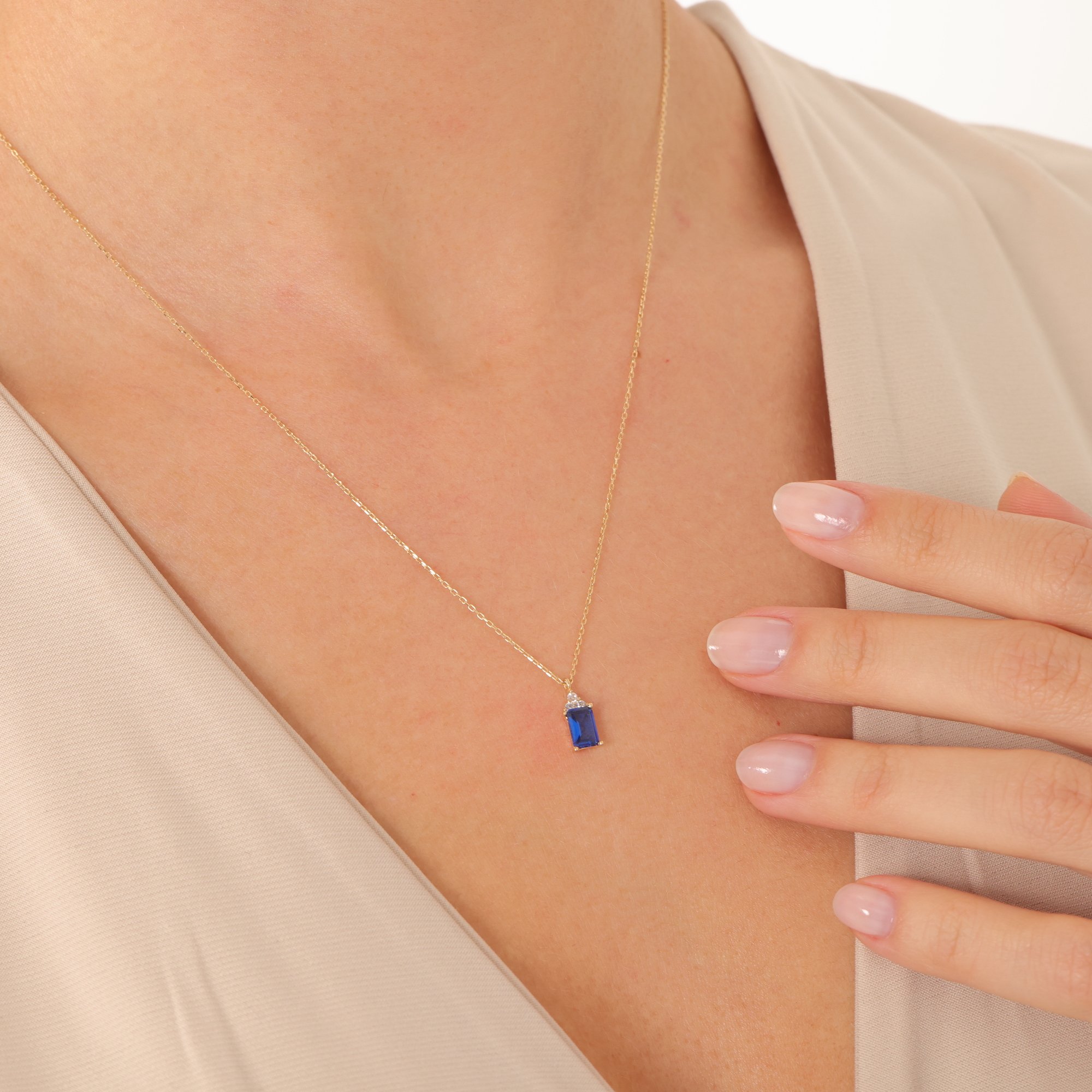 14 Carat Gold Elegant Baguette Stone Sapphire Necklace