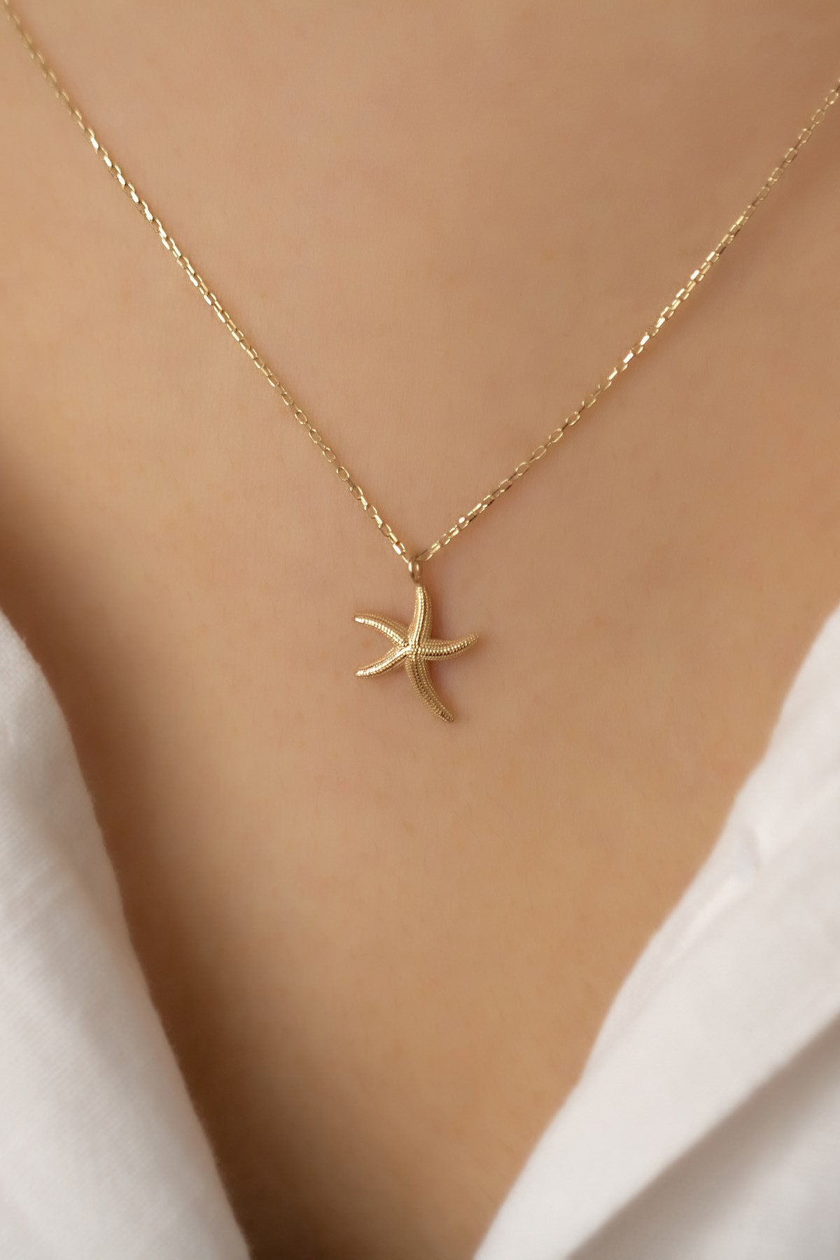 Minaliva 14 Carat Yellow Gold Starfish Necklace