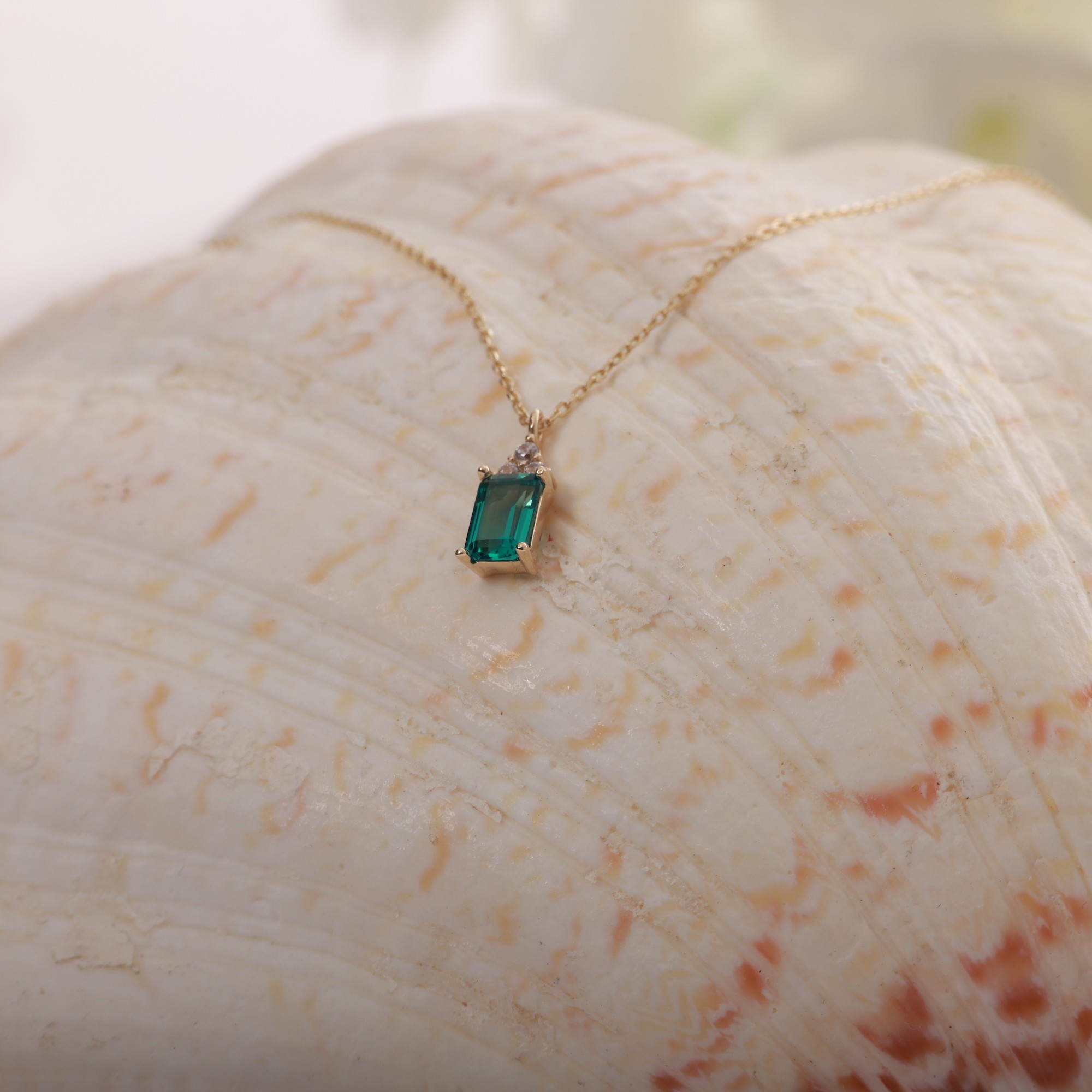 14 Carat Gold Emerald Baguette Stone Necklace