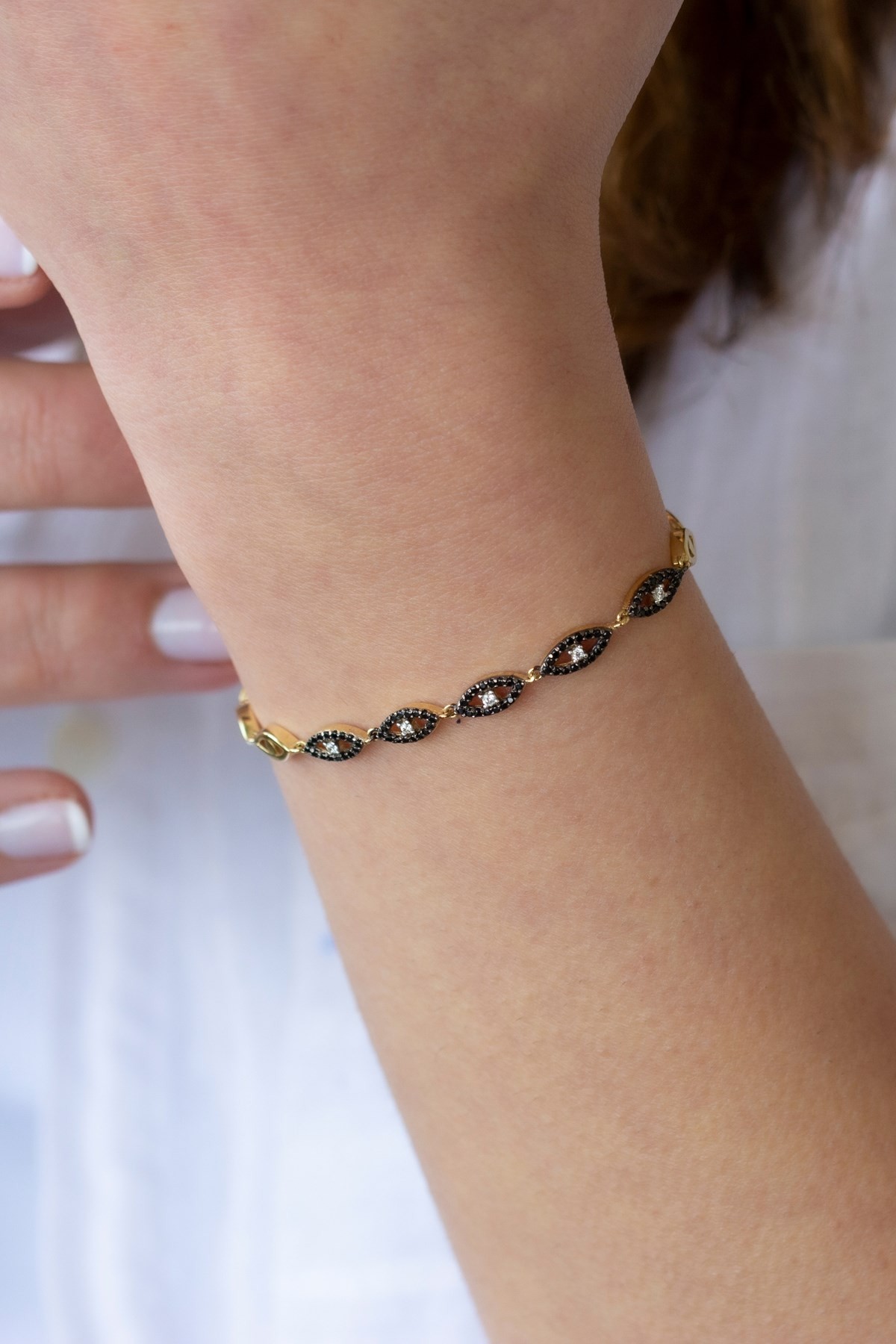 14 Carat Yellow Gold Stone Design Bracelet with Eye Detail