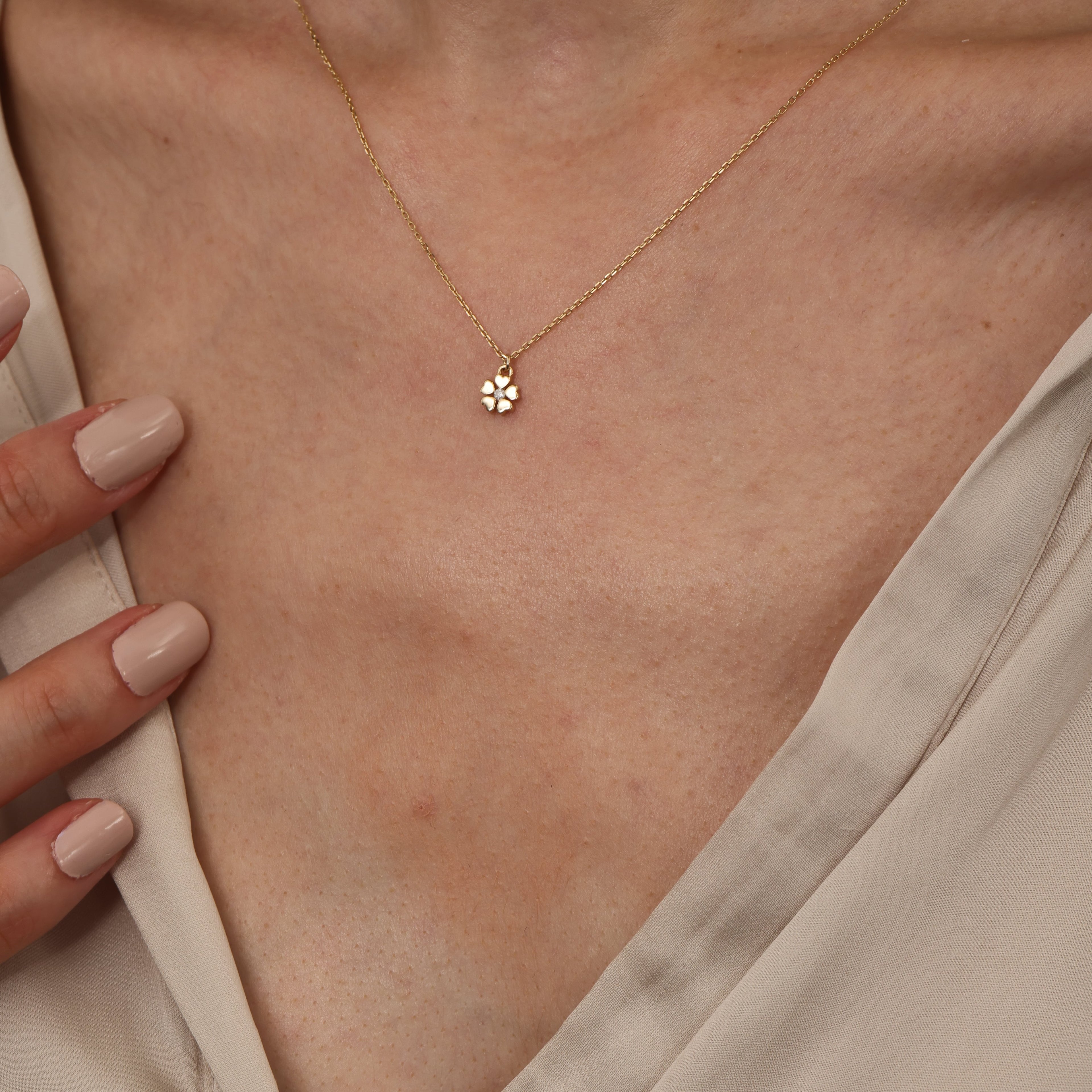 Gold Minimal Heart Flower Diamond Necklace