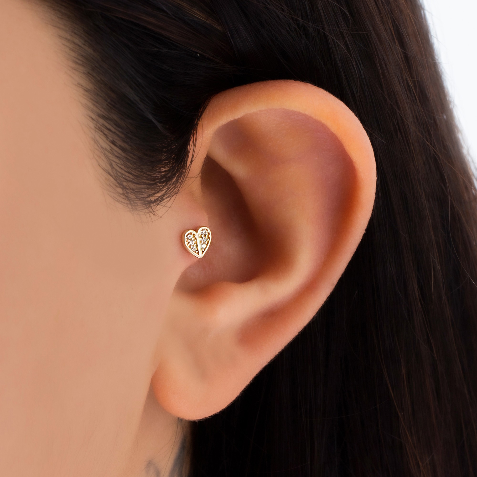 Elegant Heart Piercing with 14 Carat Gold Stone