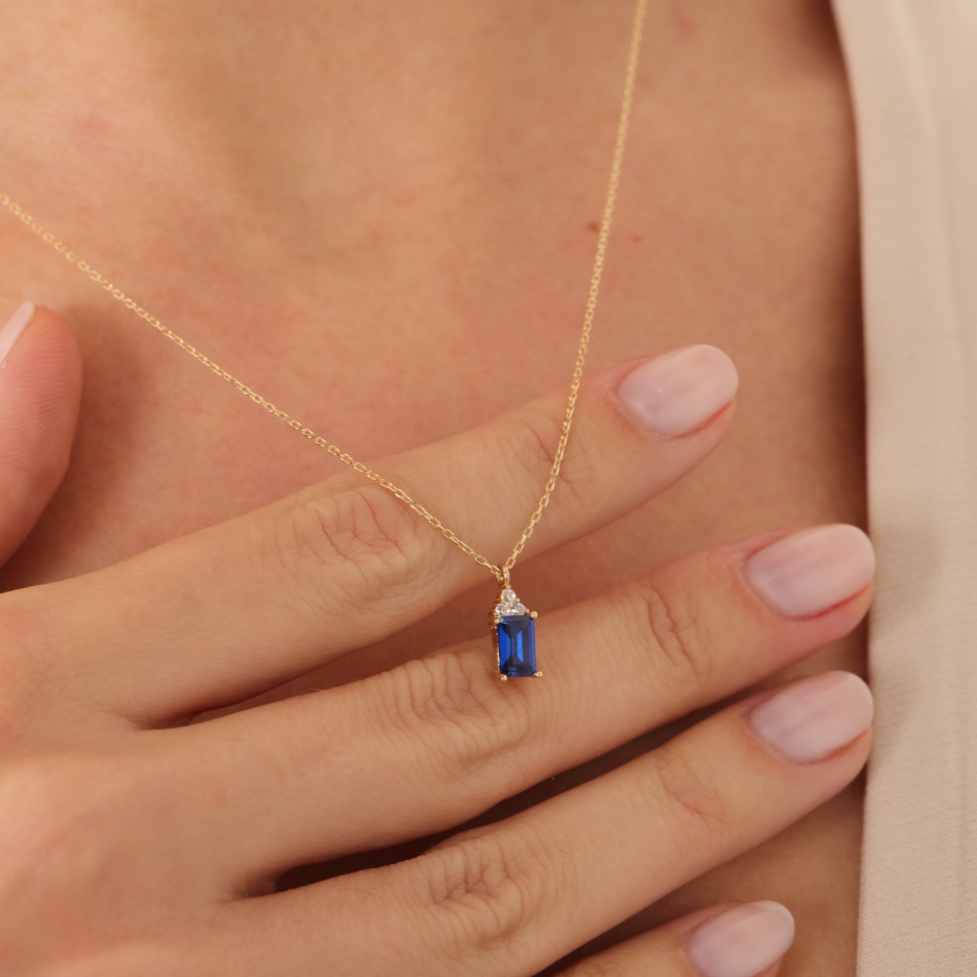 14 Carat Gold Elegant Baguette Stone Sapphire Necklace