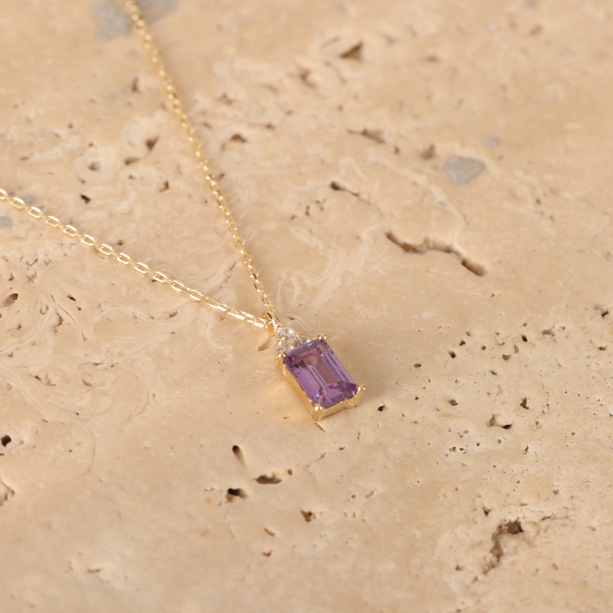 14 Carat Gold Elegant Amethyst Stone Baguette Necklace