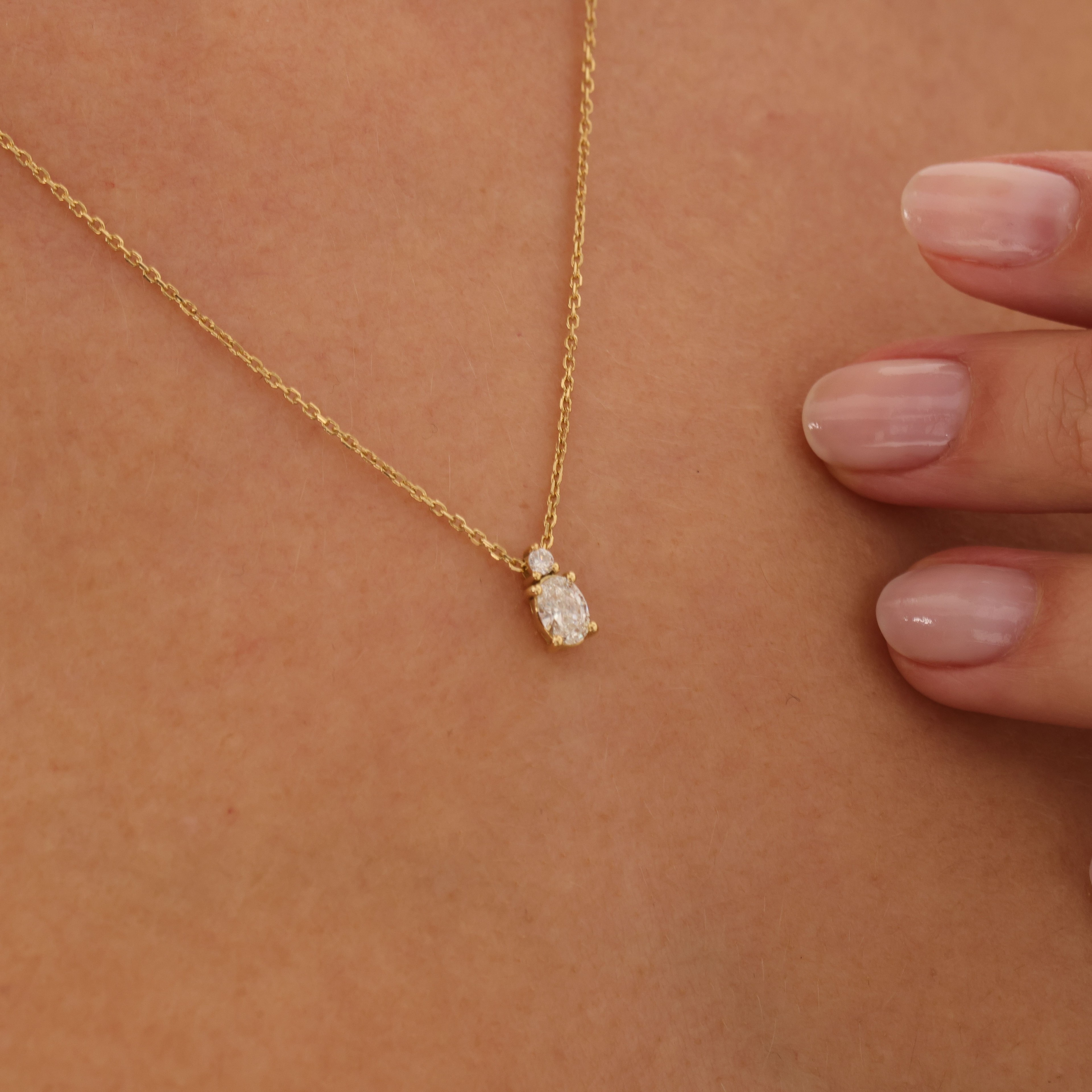 14 Carat Gold Diamond Stone Necklace