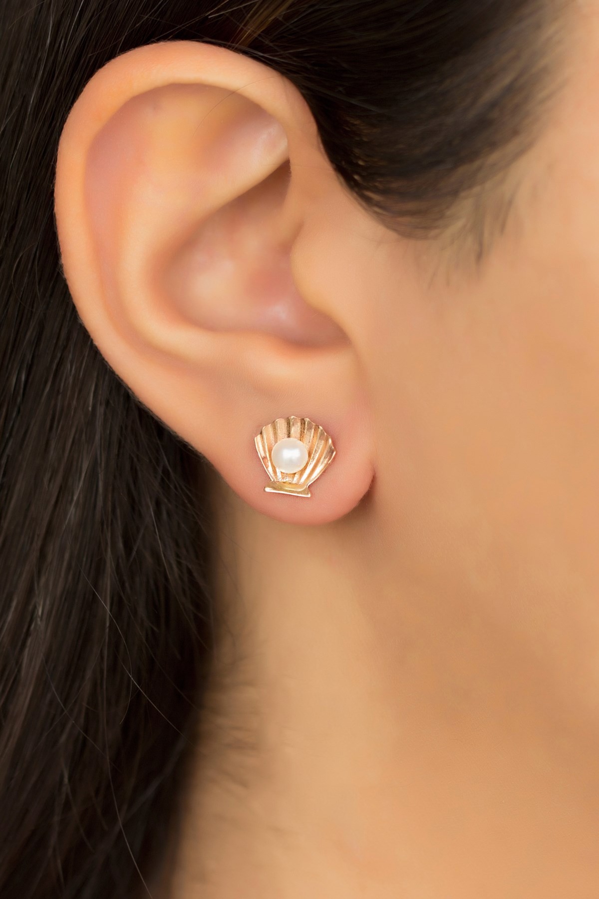 14 Carat Rose Gold Oyster Shell Earrings with Pearls
