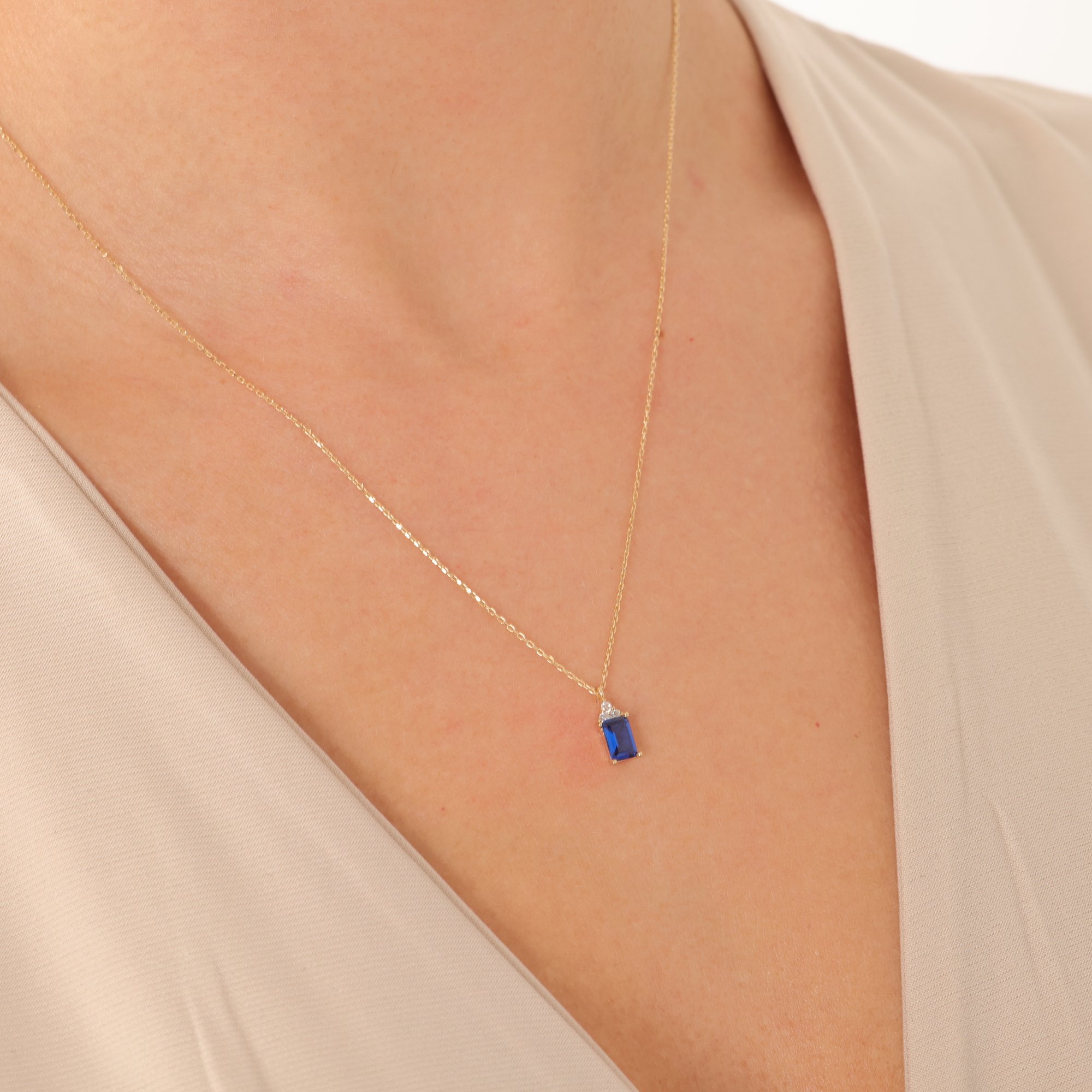 14 Carat Gold Elegant Baguette Stone Sapphire Necklace