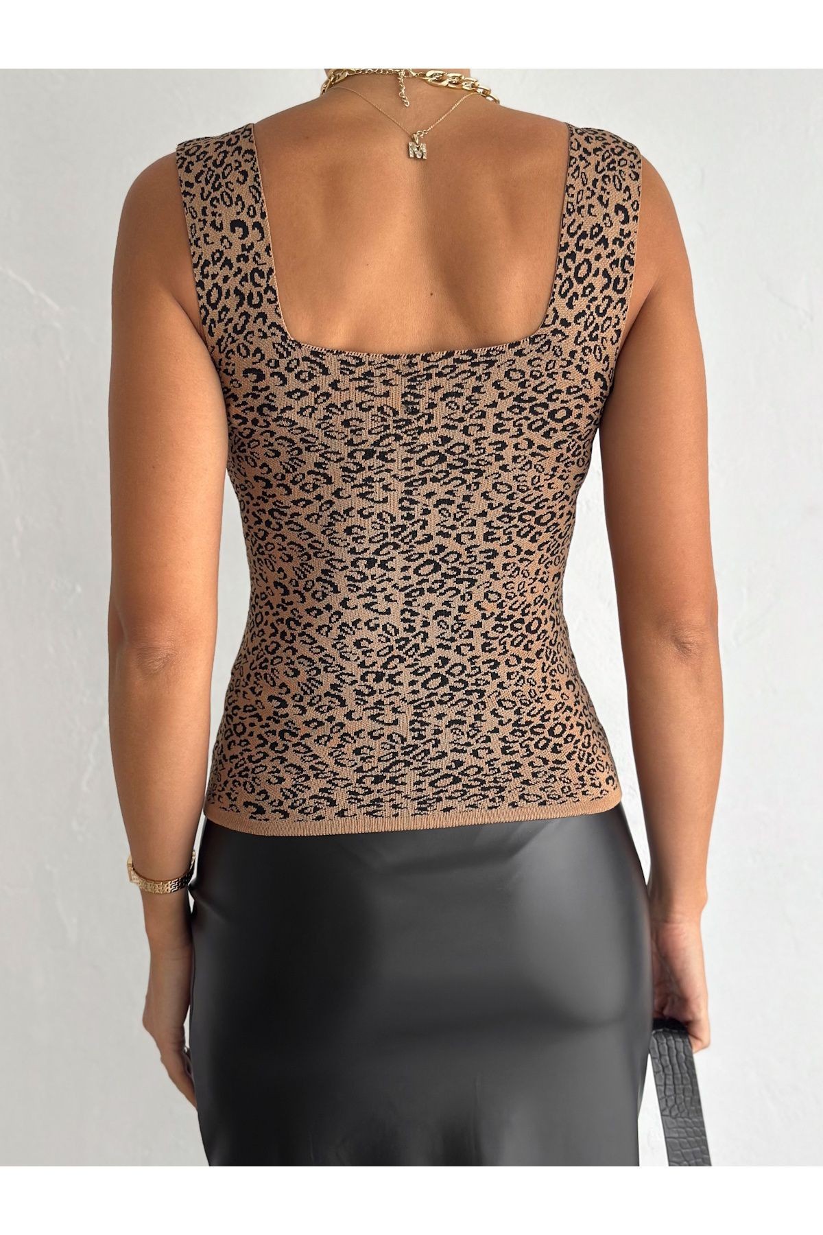 Kadın Kahve Kalın Askılı Bluz Crop Kare Yaka Triko Kumaş Standart Beden Smlxl Uyumlu