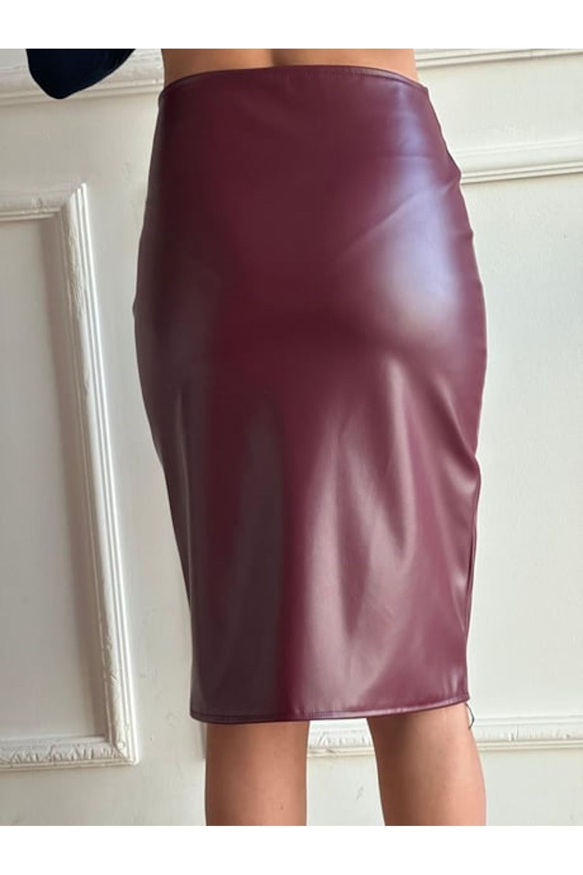 Kadın Bordo Renk  Beli Lastikli Yırtmaçlı Kalem Deri Etek 65 Cm