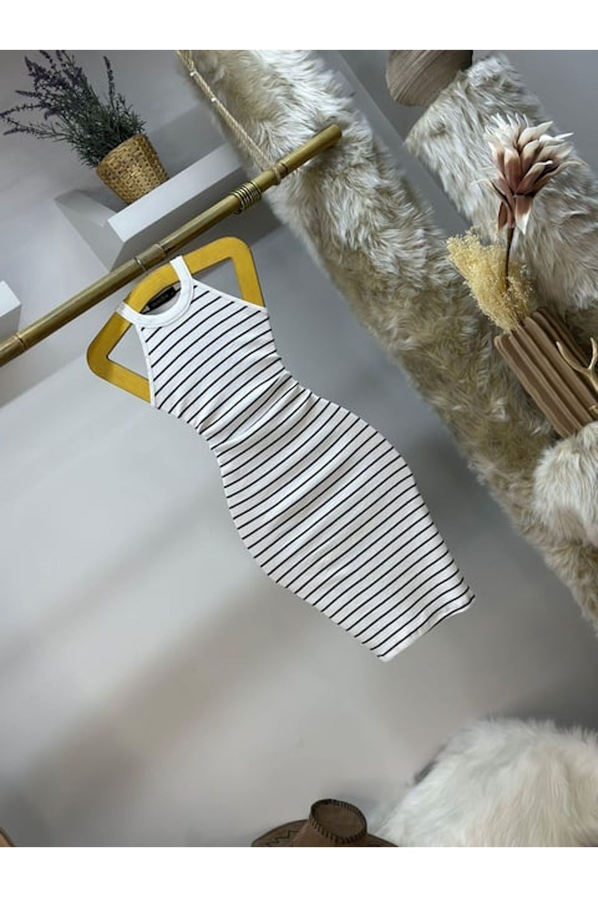 Kaşkorse Kumaş Çizgi Desen Halter Yaka Elbise Boy 90 Cm