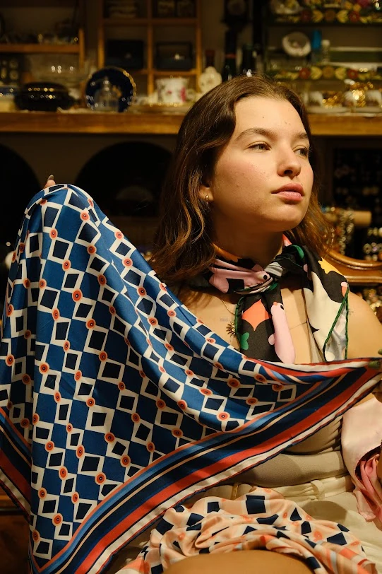 Less Atelier Caro Navy Fular 65x65