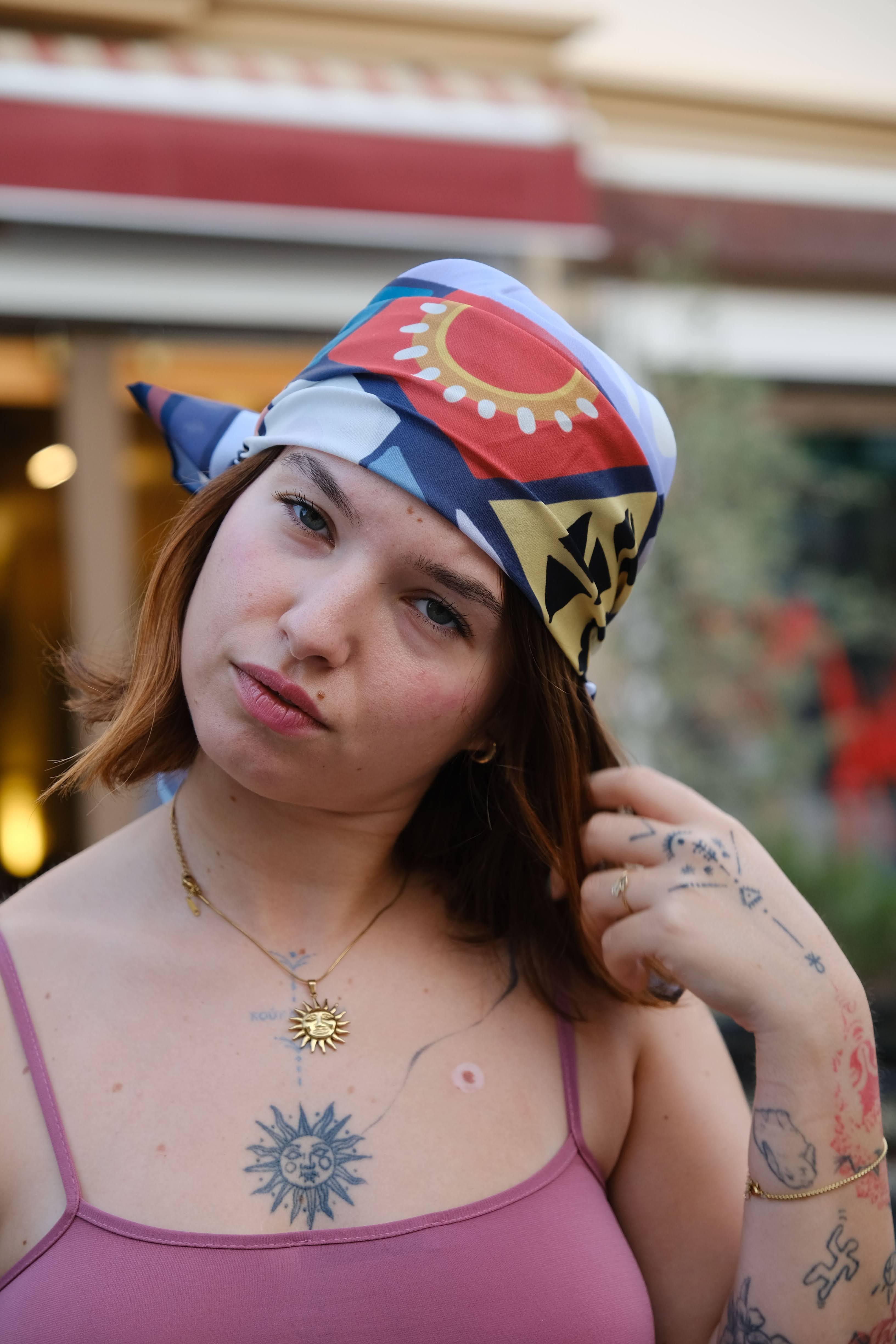 Less Atelier Geometry Fular 90x90