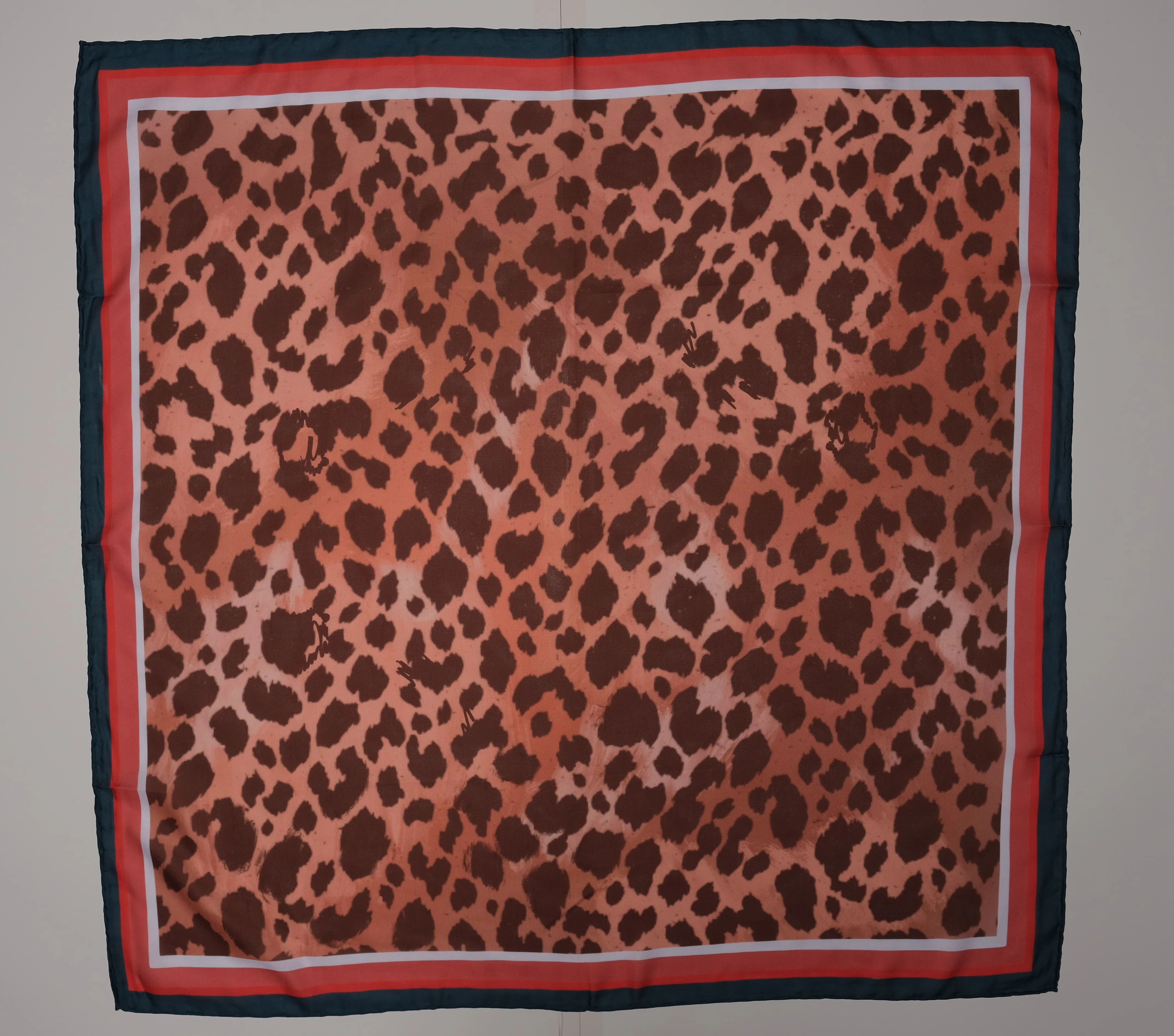 Less Atelier Leopard Fular 90x90