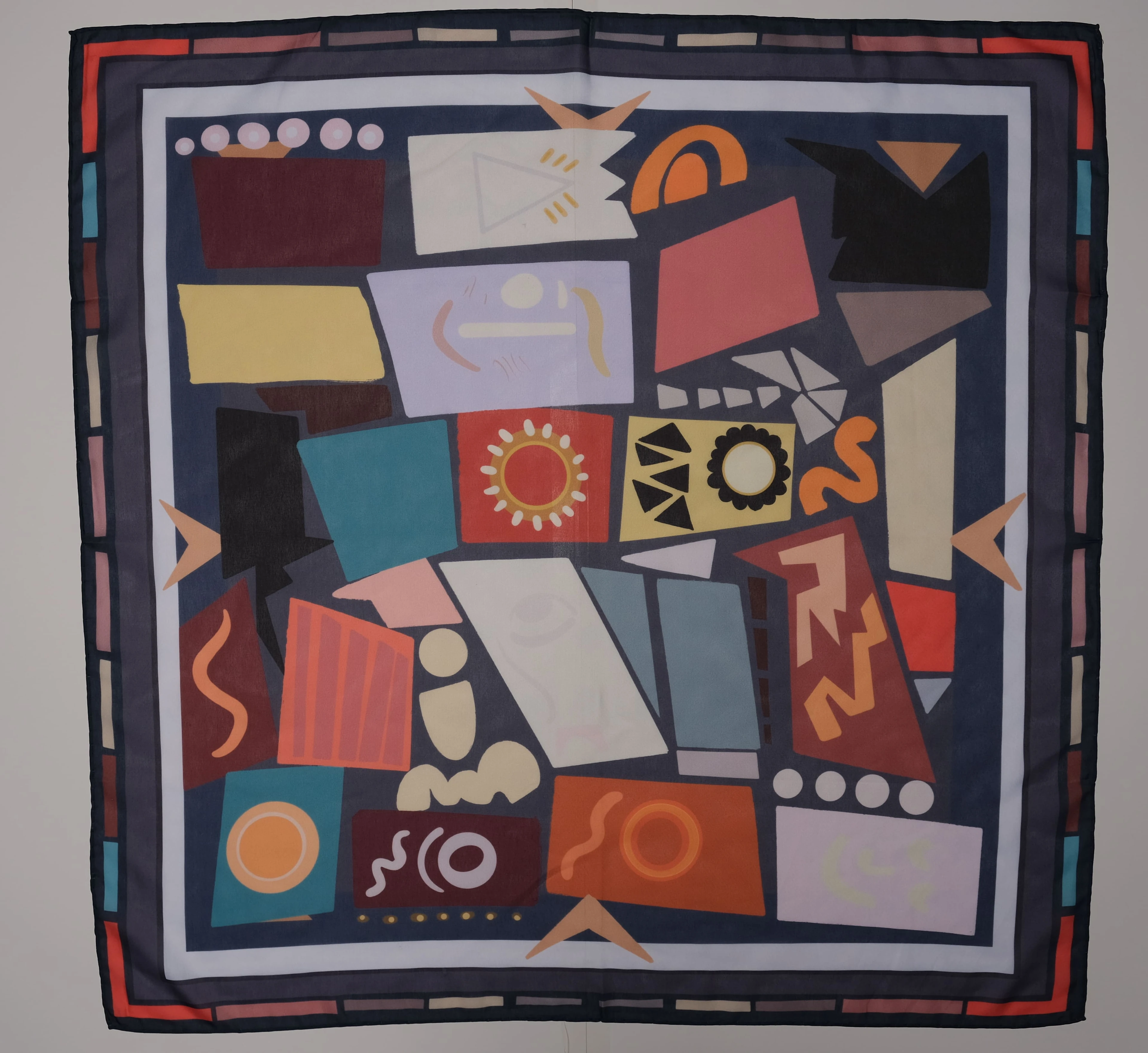 Less Atelier Geometry Fular 90x90