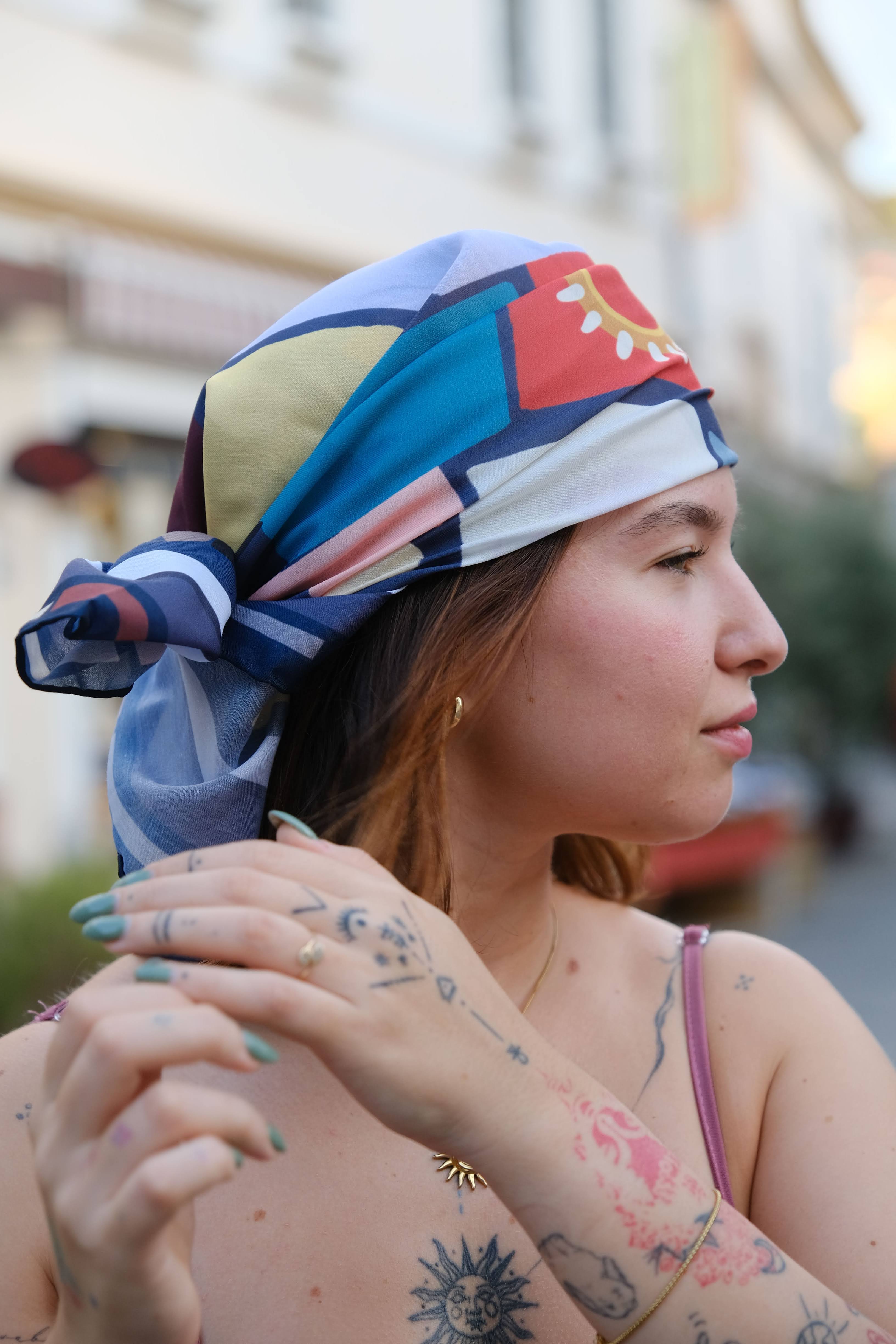 Less Atelier Geometry Fular 90x90