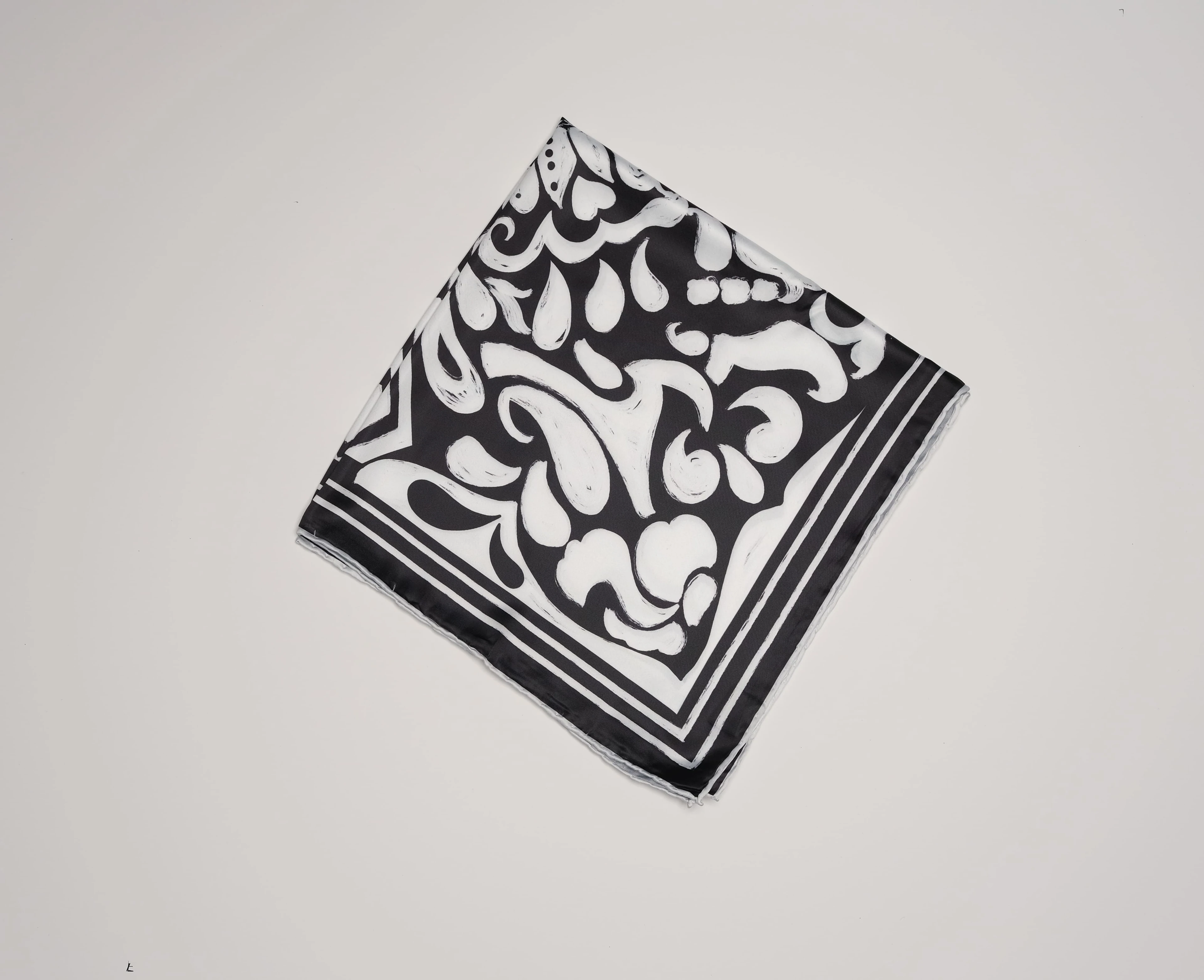 Less Atelier Tile Black Fular 65x65