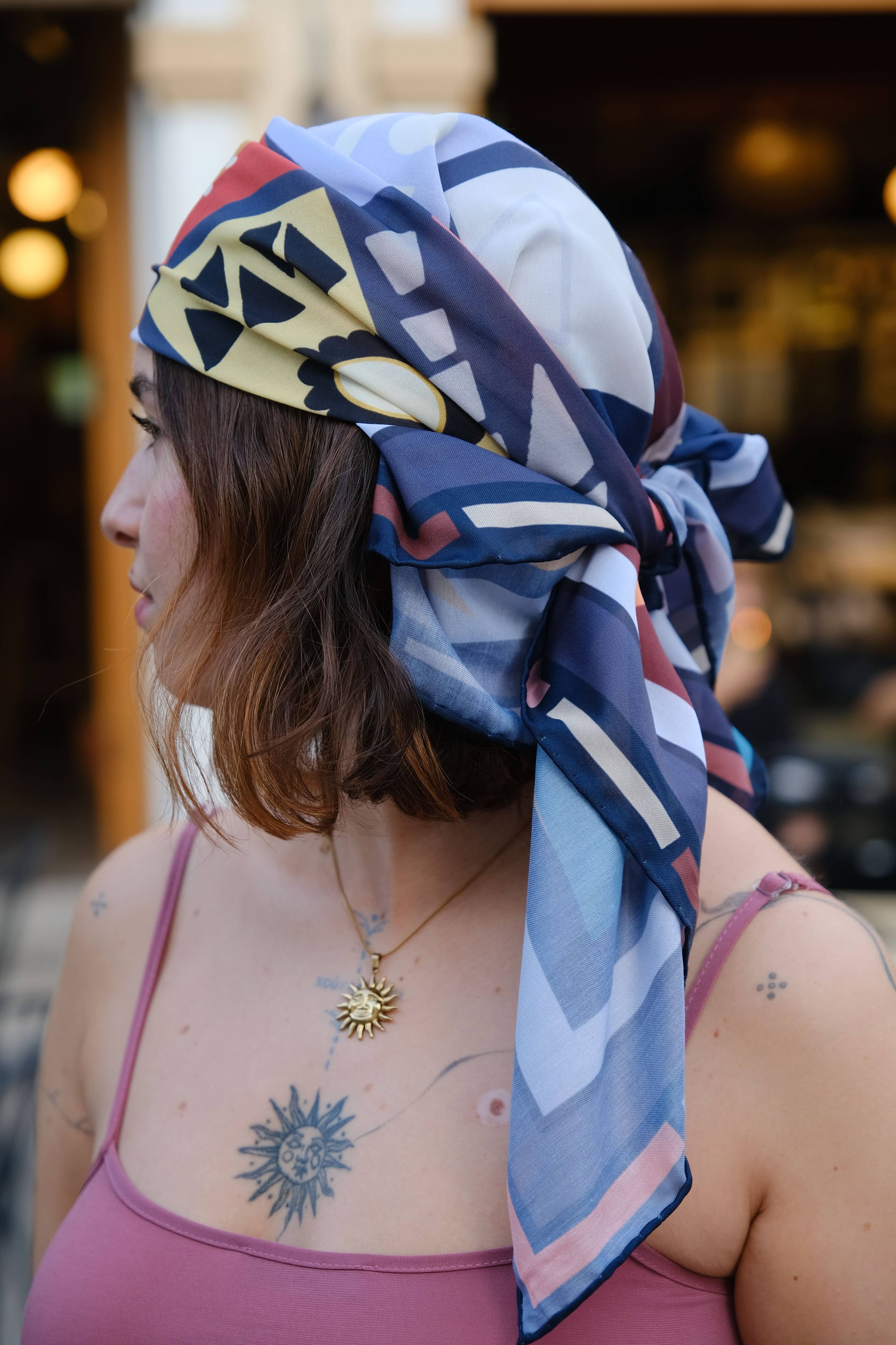 Less Atelier Geometry Fular 90x90