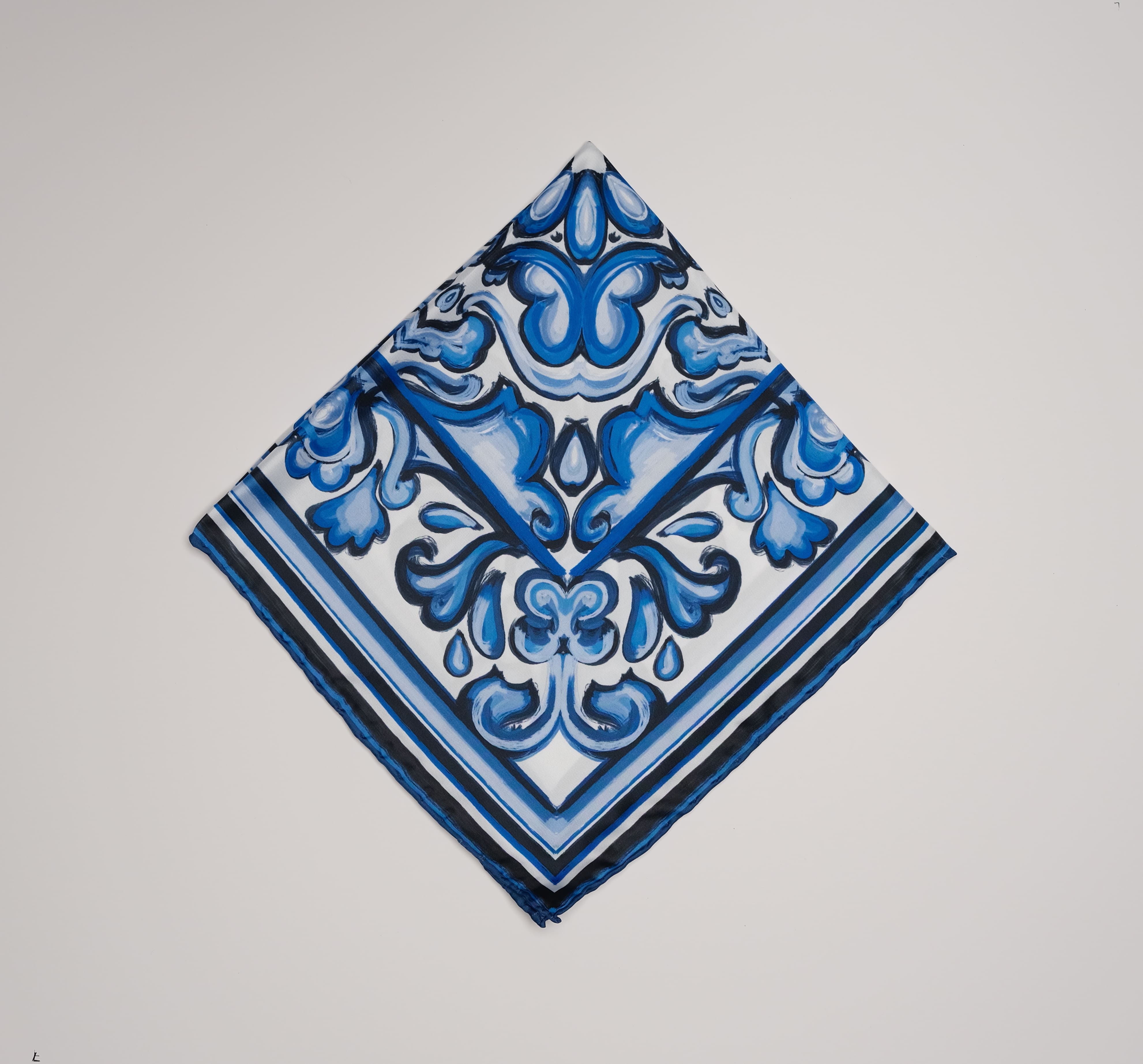 Less Atelier Tile Blue Fular 65x65